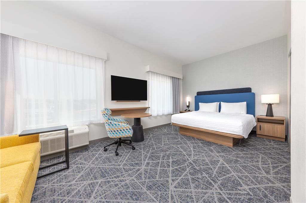 HAMPTON INN SUITES BY HLTN  AIRPORT-guestroom-Guest Room,On-Site.jpg