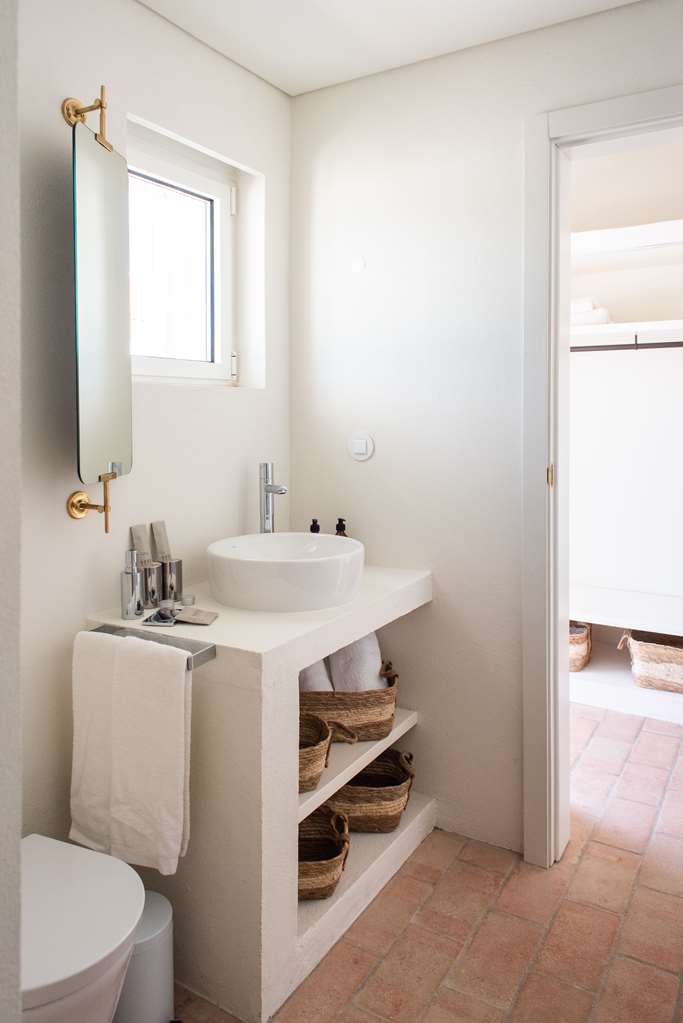 THE INDEPENDENTE COMPORTA-guestroom-Guest Room,Bathroom,On-Site.jpg