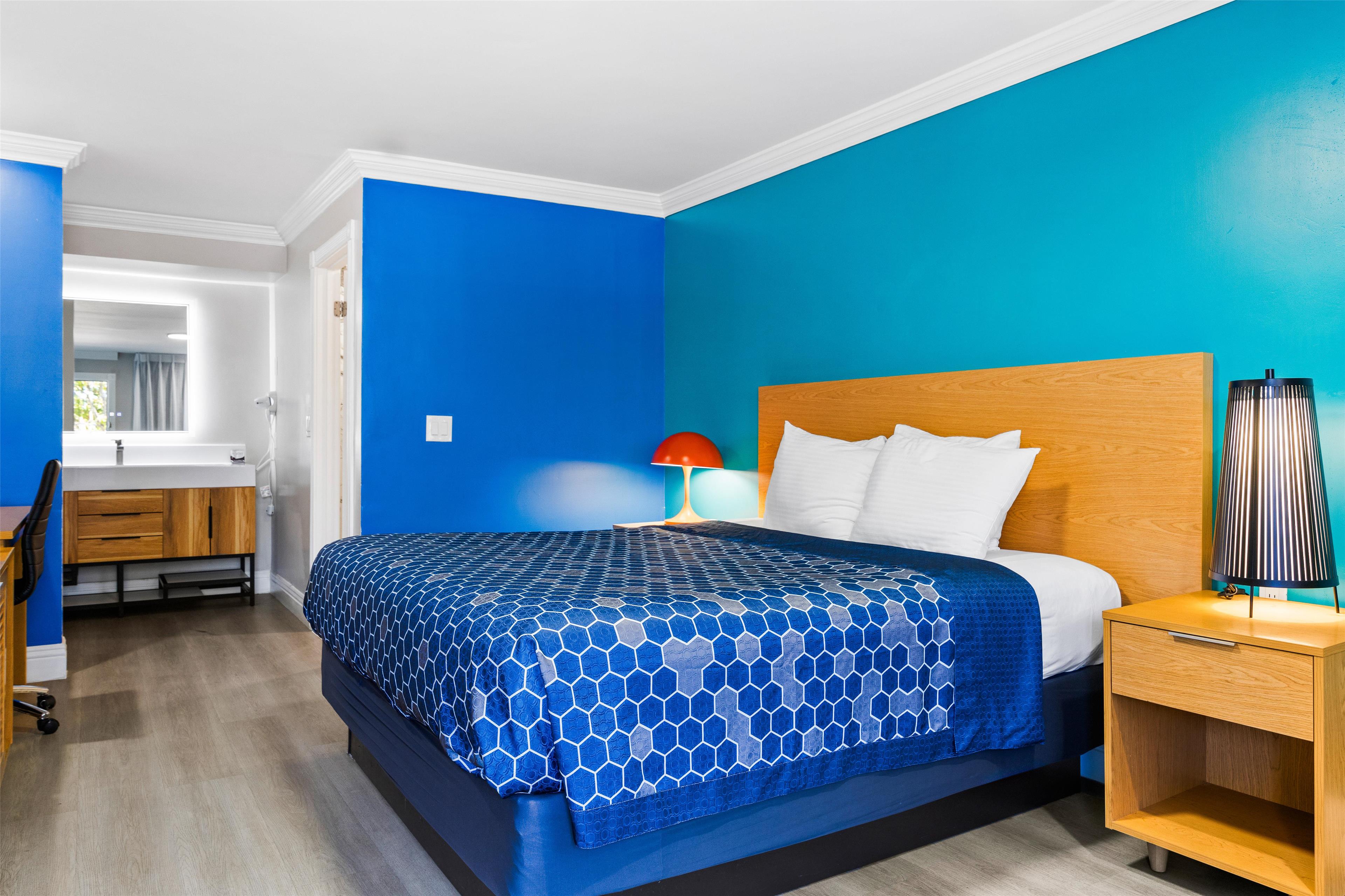 1 King Bed image