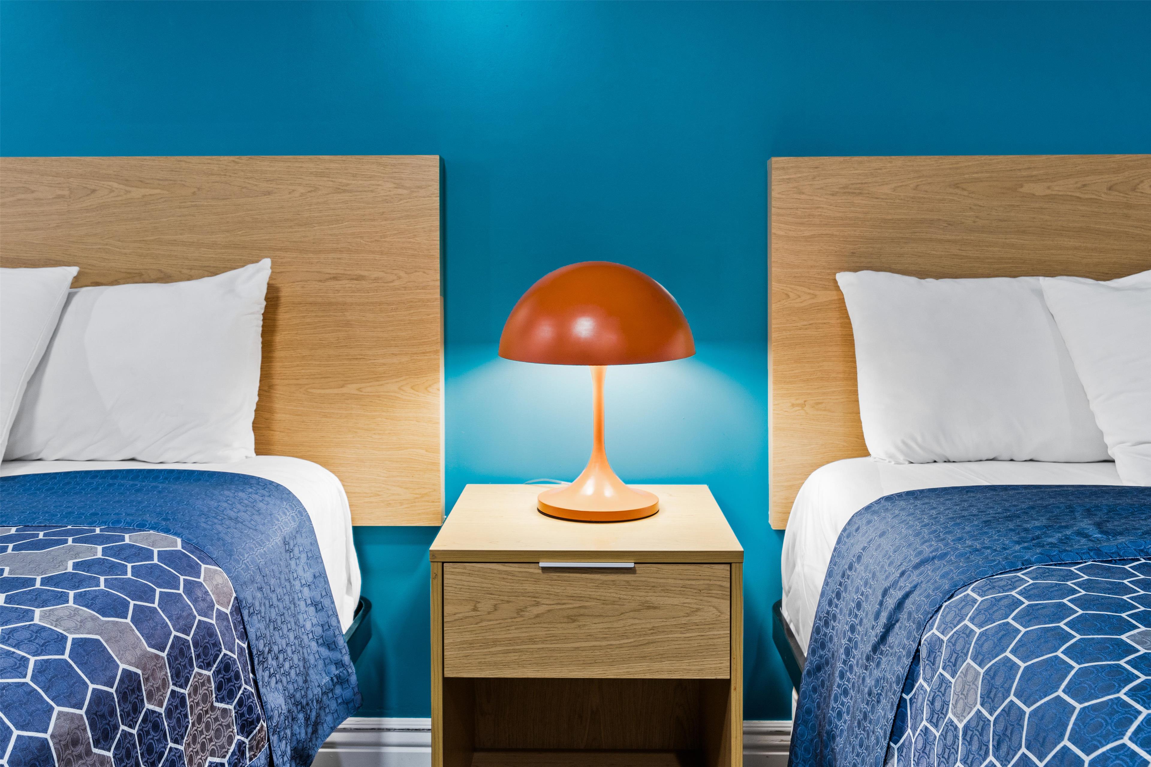 2 Queen Beds image