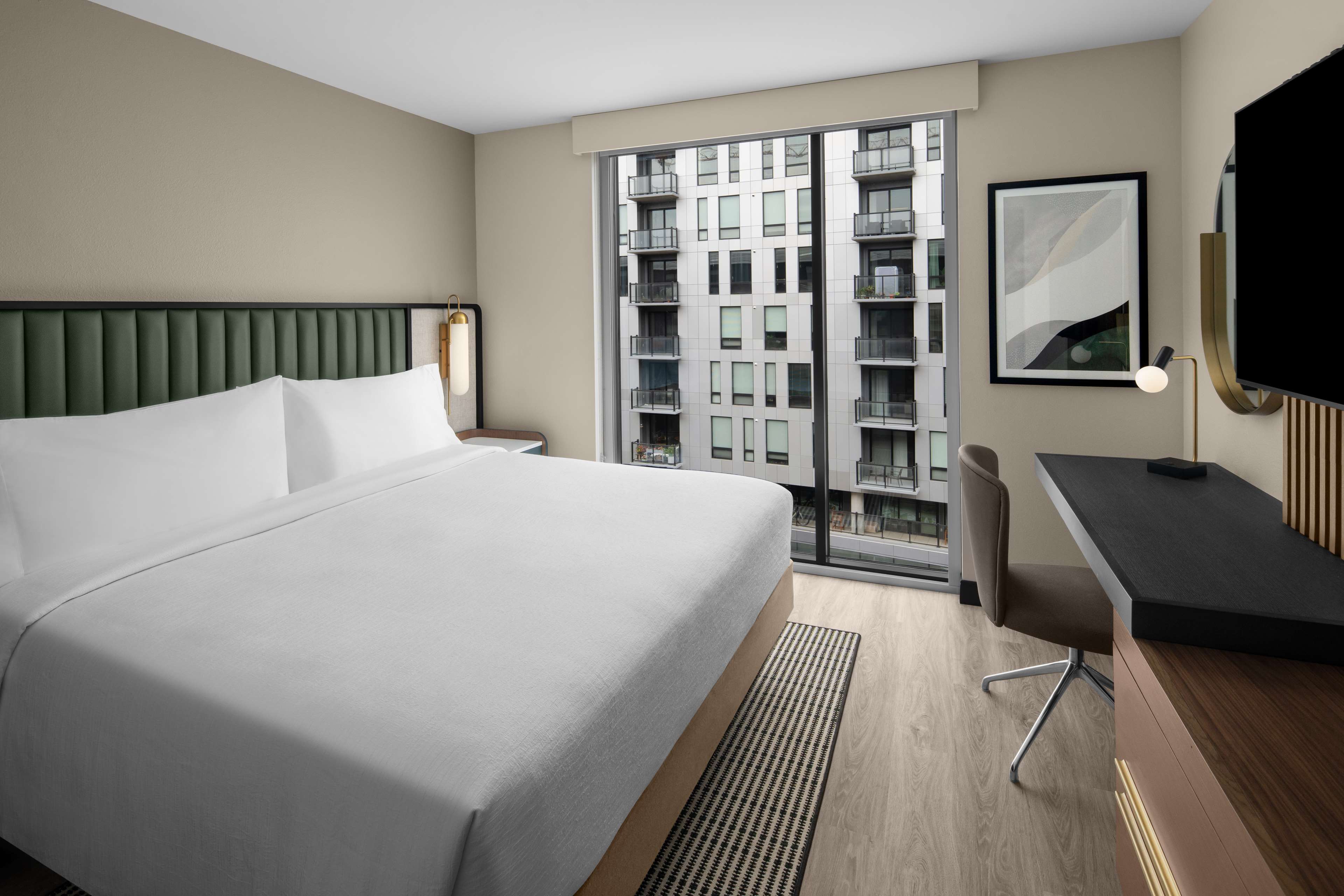 Embassy Suites by Hilton Madison Downtown Room Type - 1KNG 1BDRM STE HR ACC SFBD