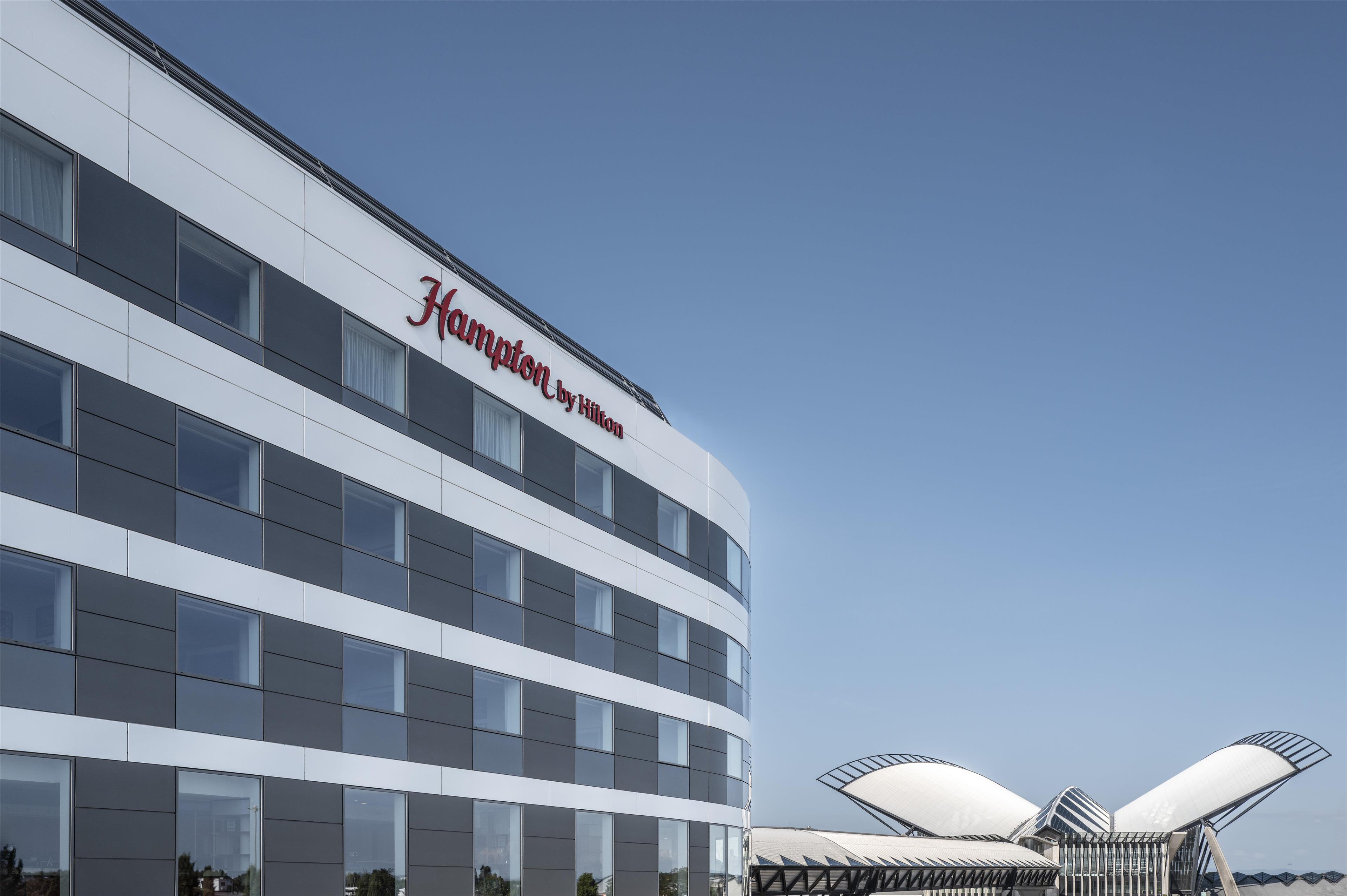 Hampton by Hilton Lyon  Airport