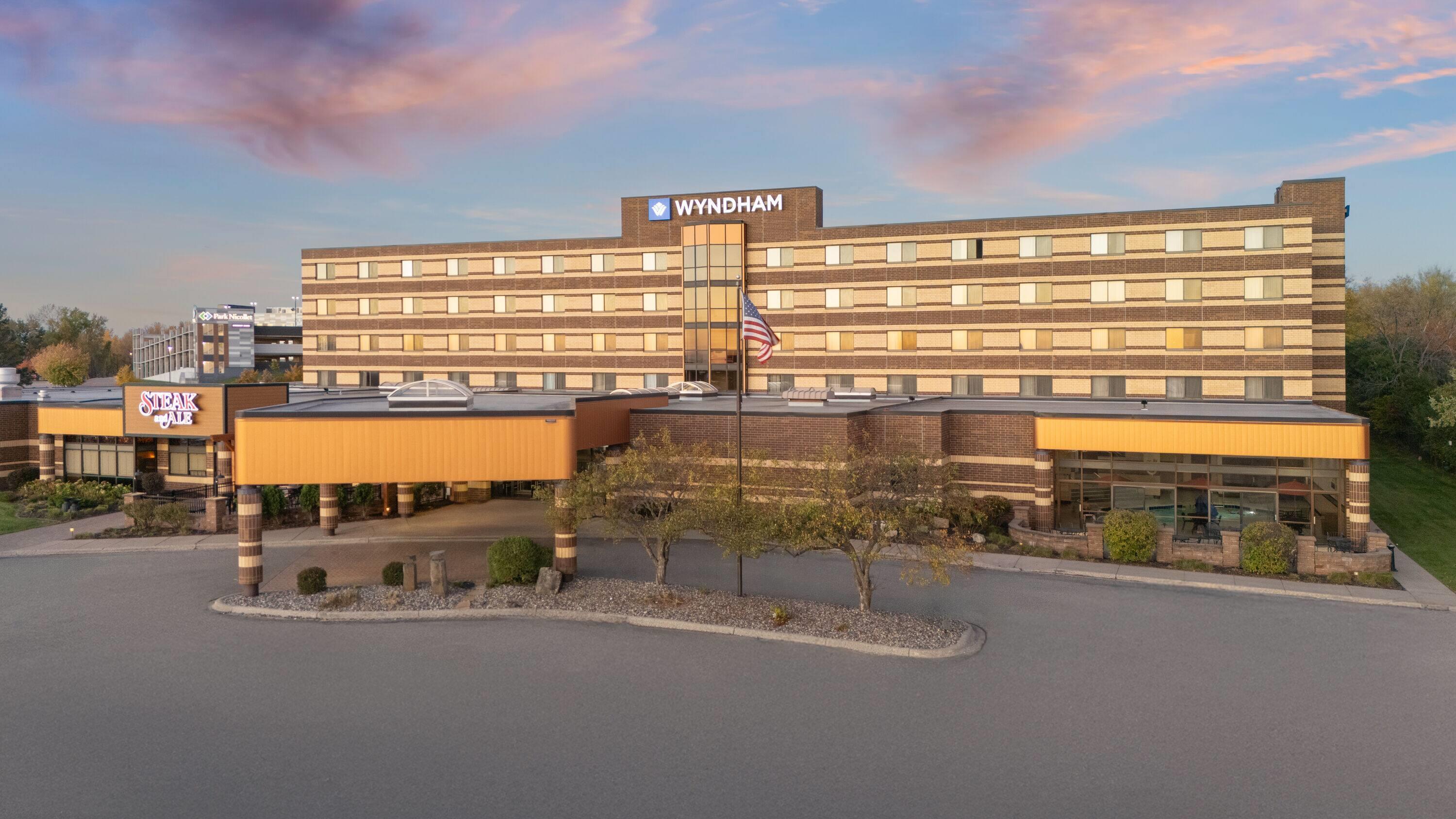 Exterior | Wyndham Minneapolis South/Burnsville