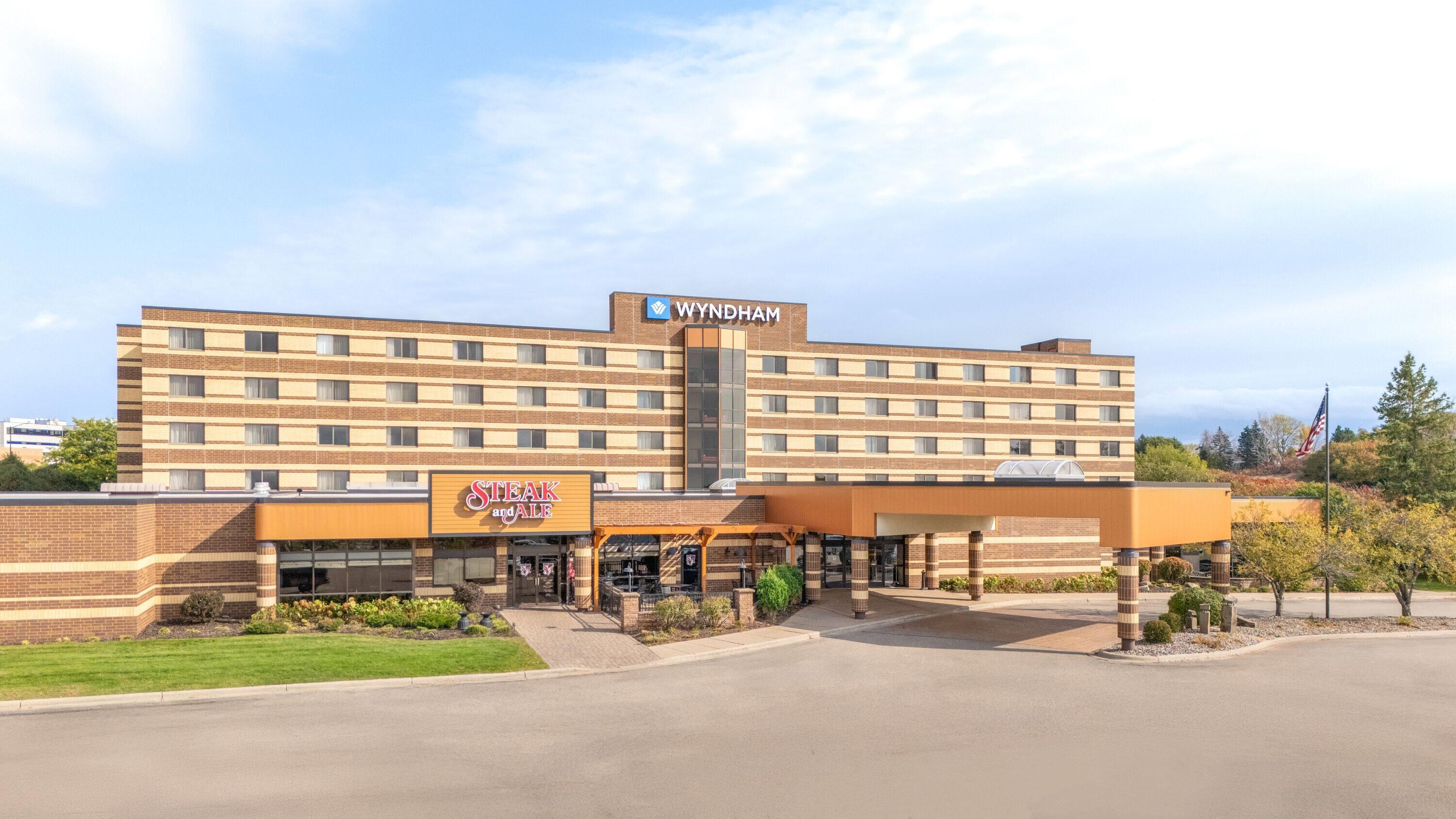 Exterior | Wyndham Minneapolis South/Burnsville