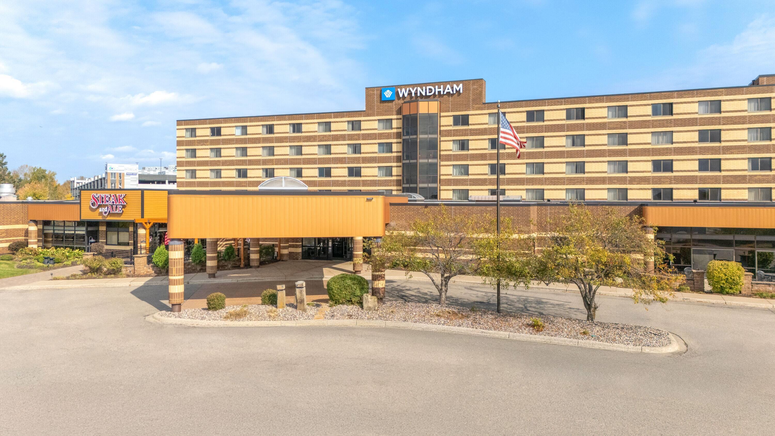 Exterior | Wyndham Minneapolis South/Burnsville