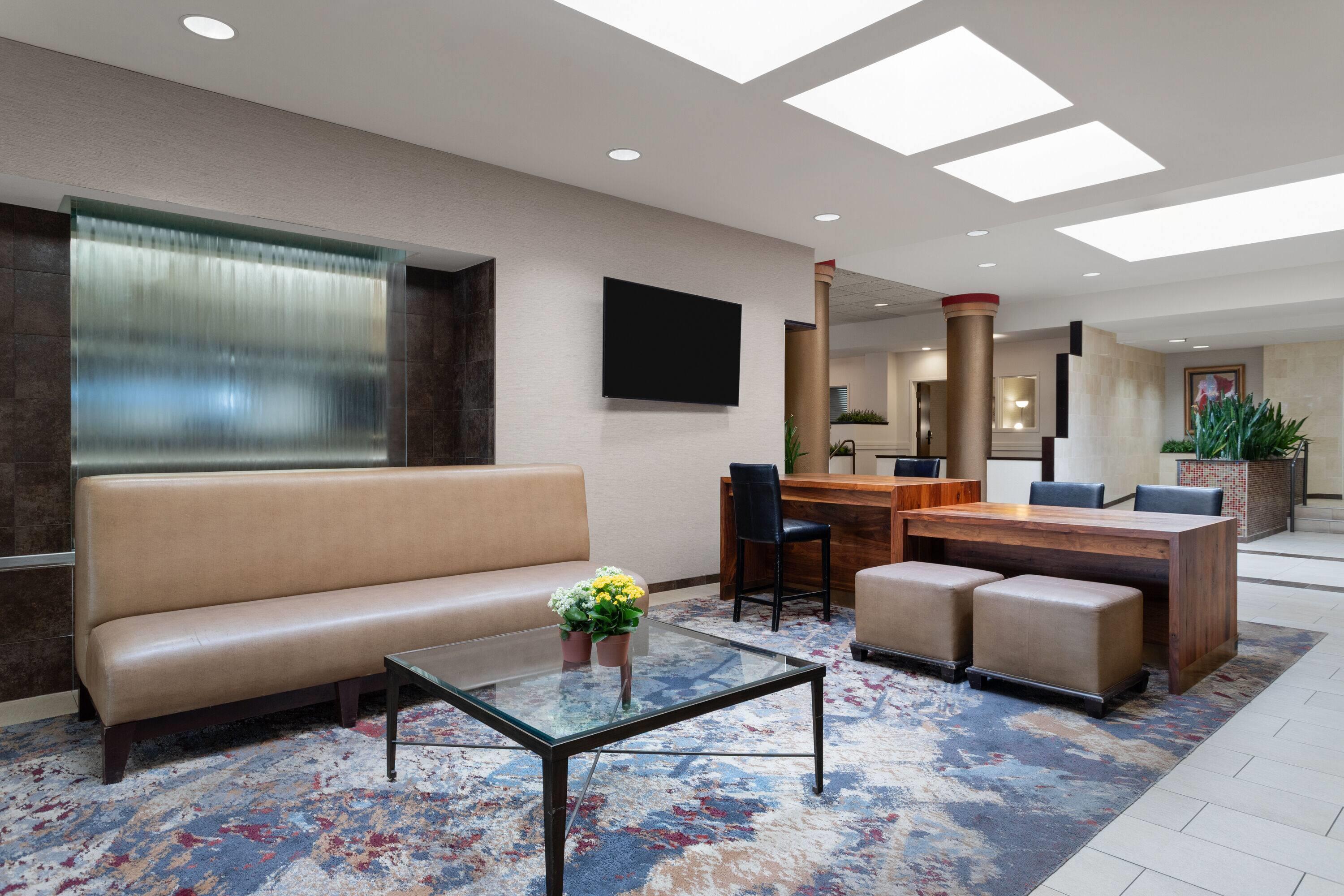 Lobby | Wyndham Minneapolis South/Burnsville