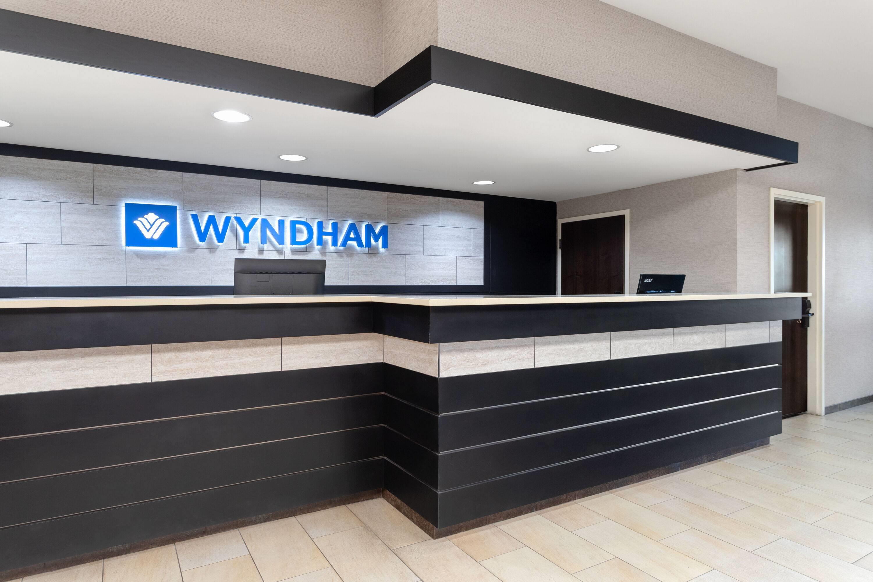 Reception | Wyndham Minneapolis South/Burnsville