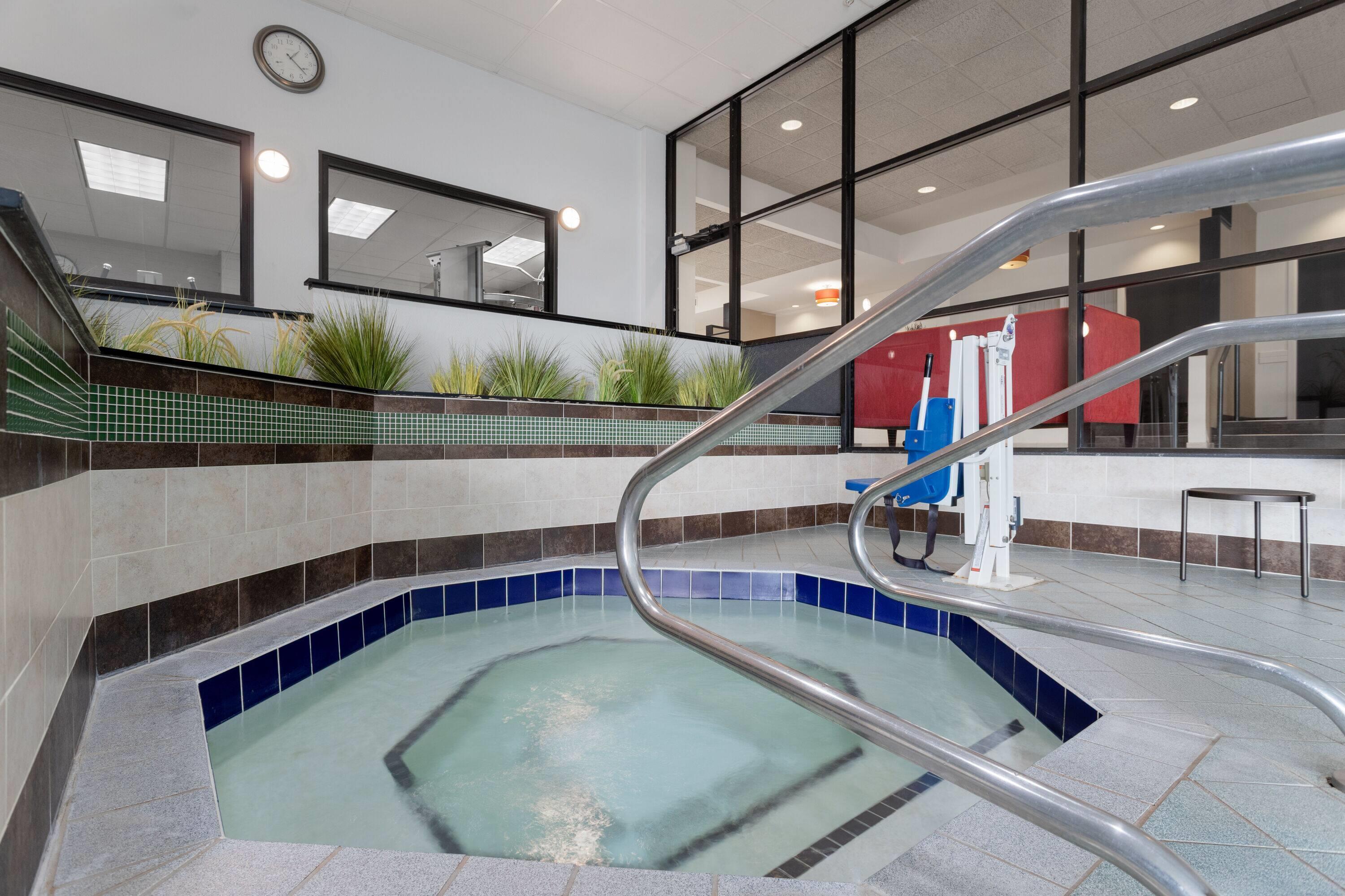 Pool | Wyndham Minneapolis South/Burnsville