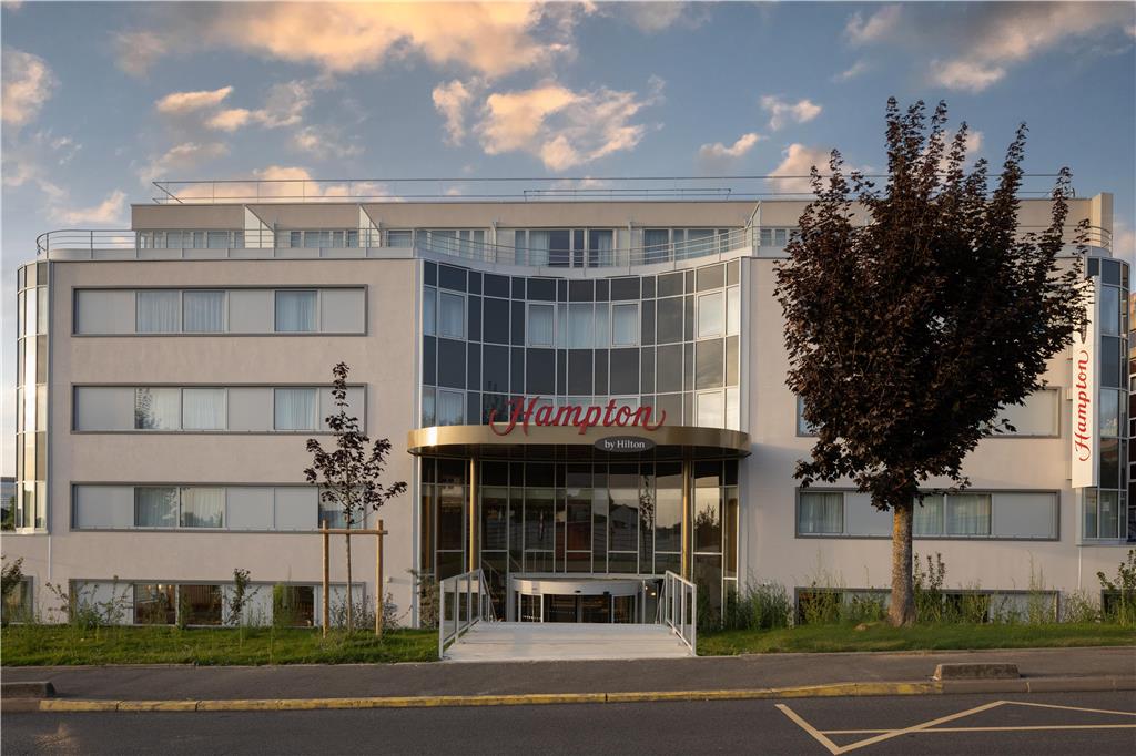 Hampton by Hilton Charles de Gaulle