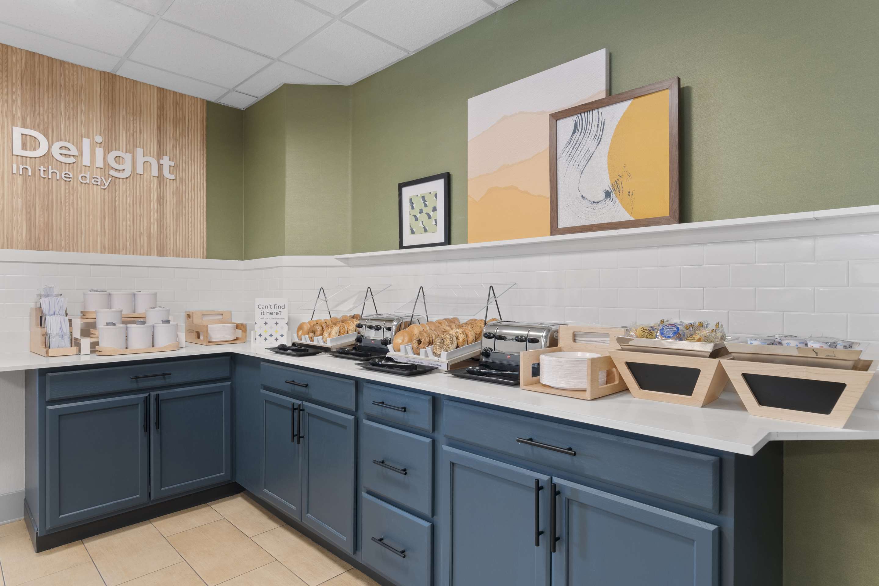 Breakfast Area | Spark by Hilton Orlando near SeaWorld