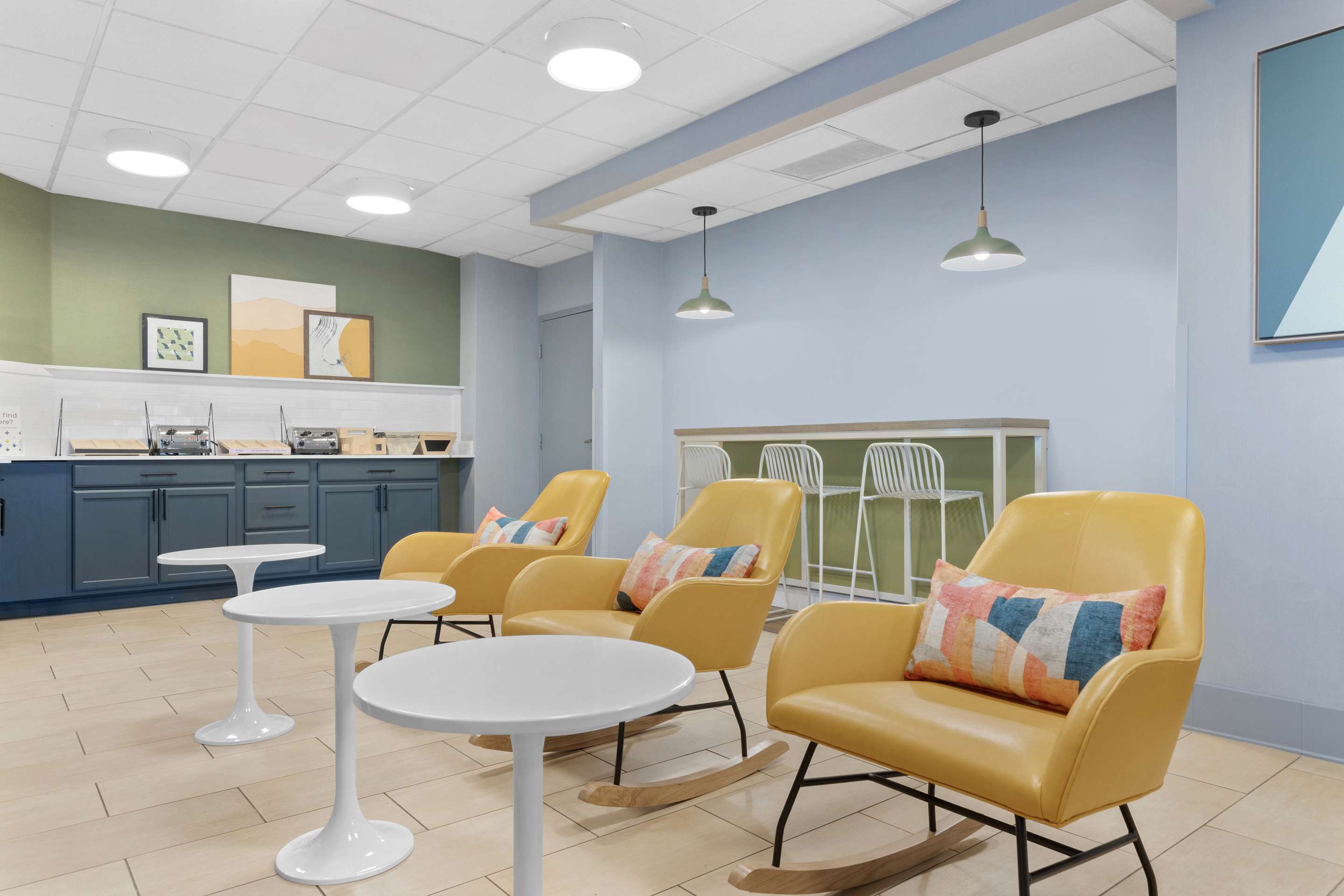 Breakfast Area | Spark by Hilton Orlando near SeaWorld