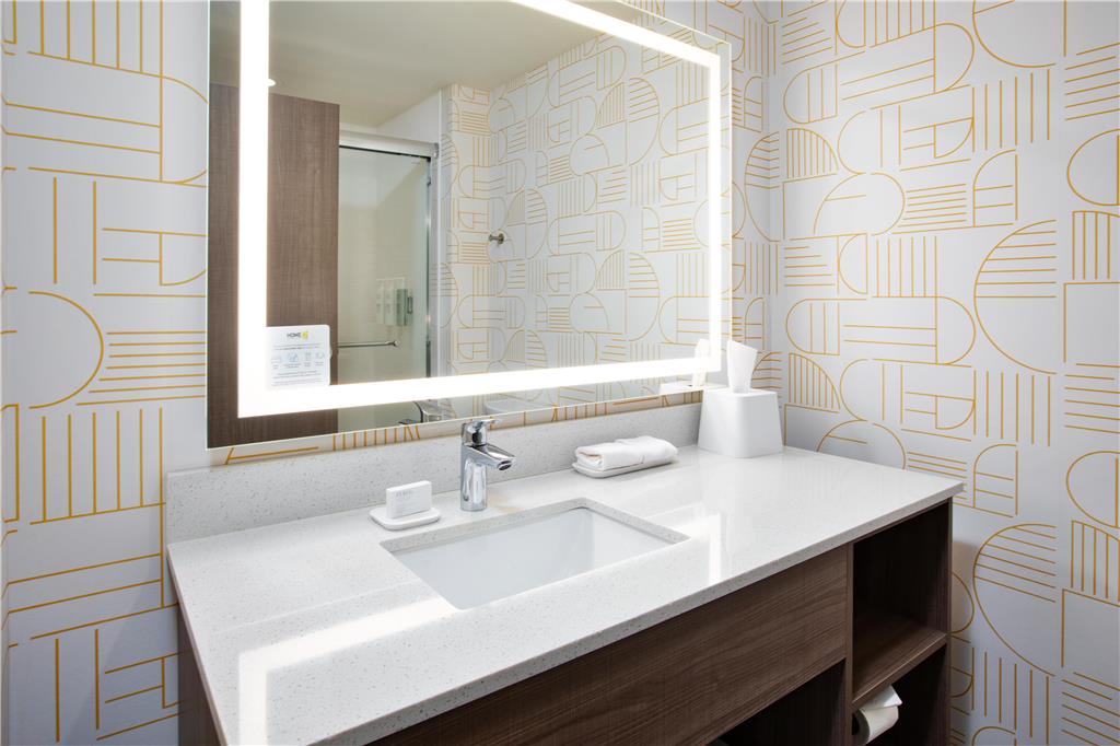 HOME2 SUITES TRAVERSE CITY-guestroom-Guest Room,Bathroom,On-Site.jpg