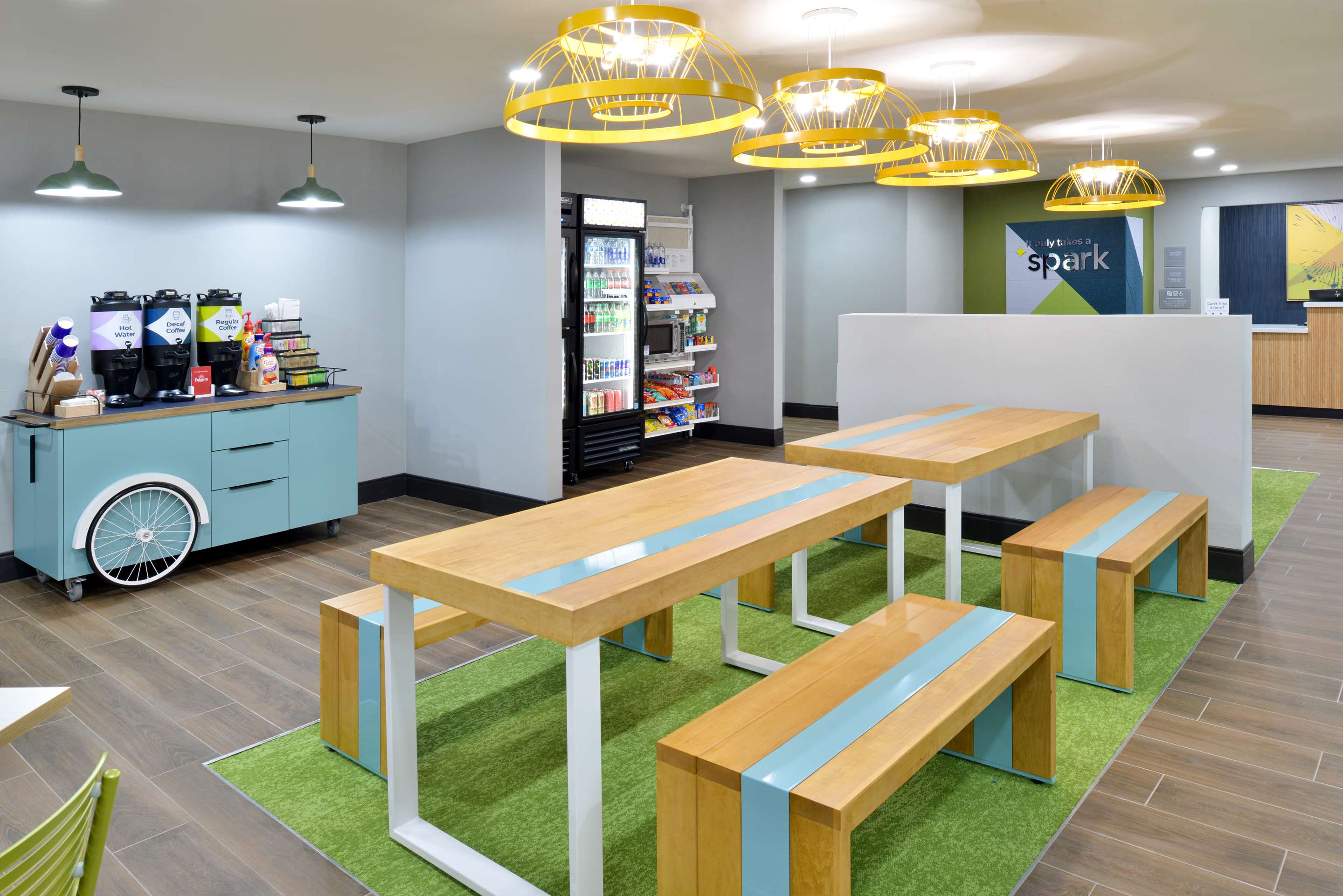Breakfast Area | Spark by Hilton Dallas Market Center