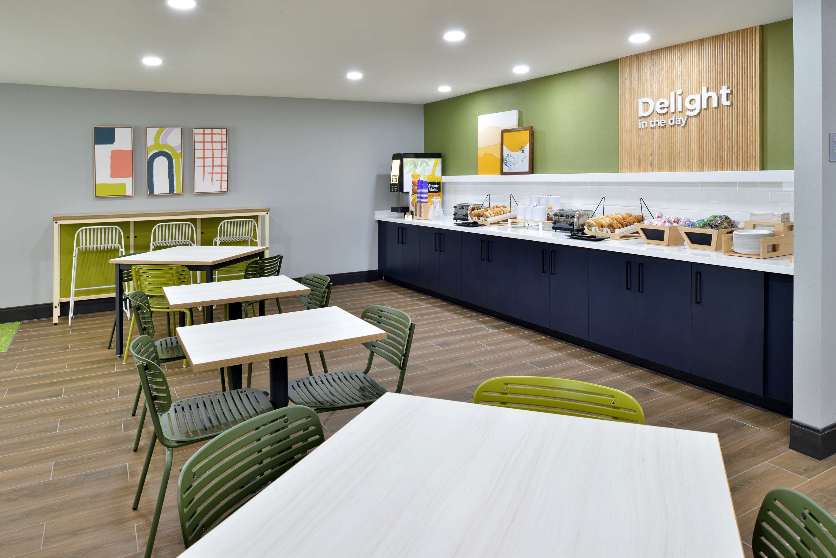 Breakfast Area | Spark by Hilton Dallas Market Center
