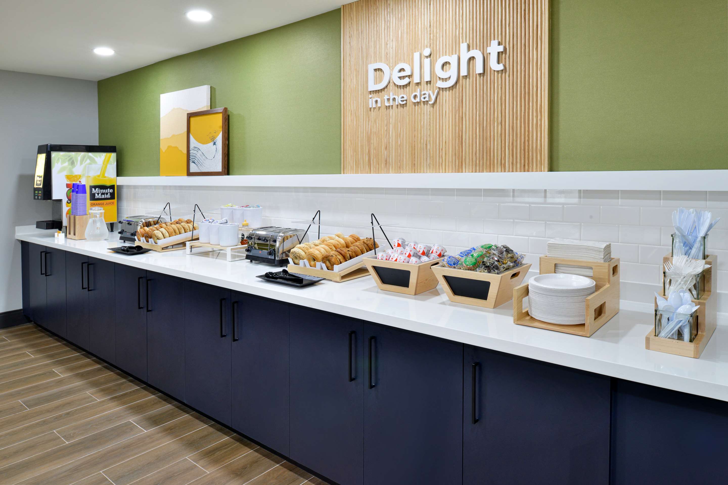Breakfast Area | Spark by Hilton Dallas Market Center