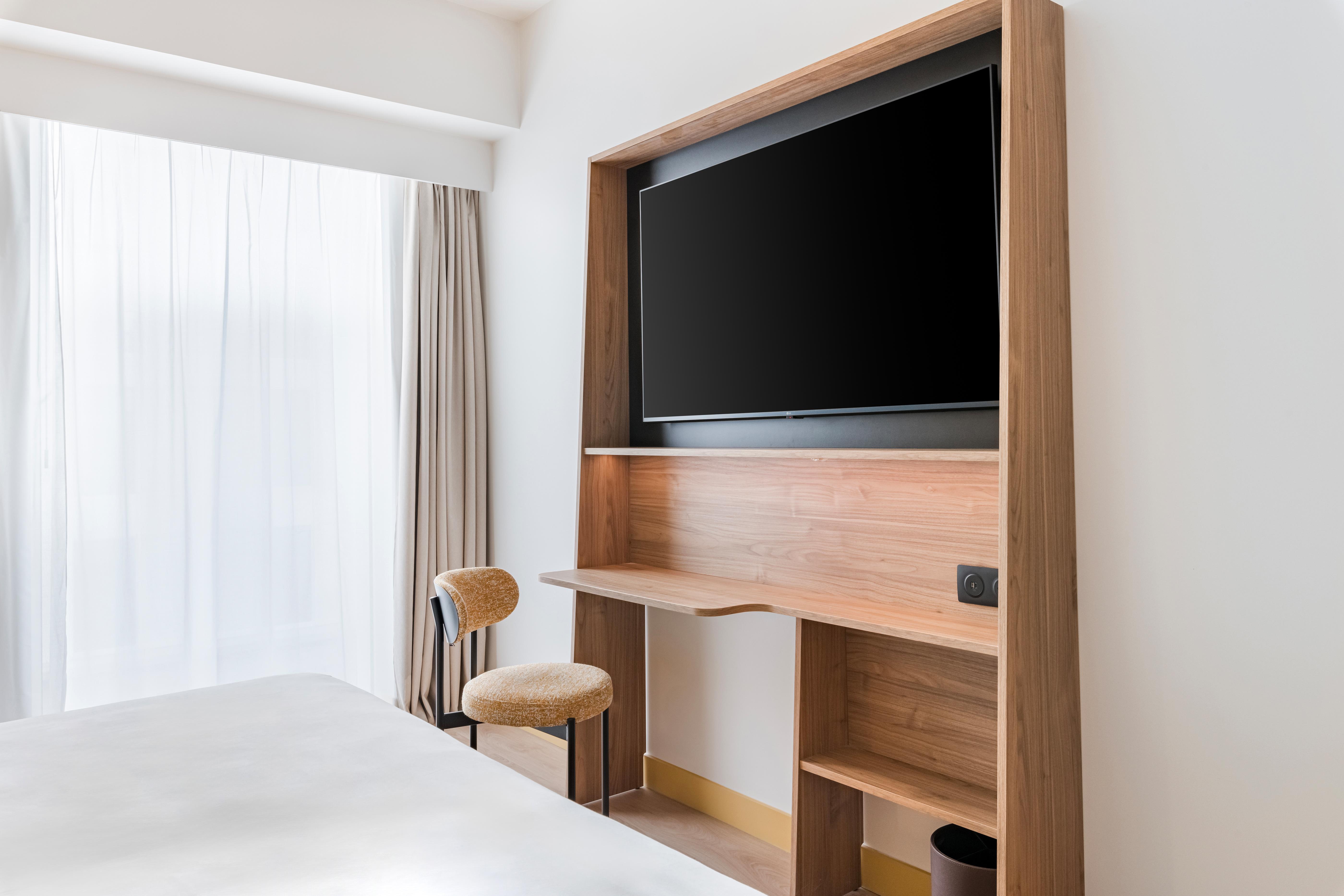 Hampton by Hilton Bordeaux Merignac Airport - Tap to explore photos