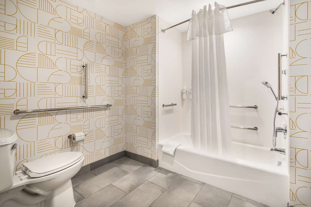 HOME2 SUITES BY HILTON REYNOLDSBURG-guestroom-Guest Room,Bathroom,On-Site.jpg