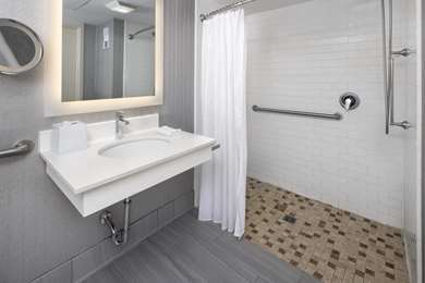 DoubleTree by Hilton Manhattan Kansas