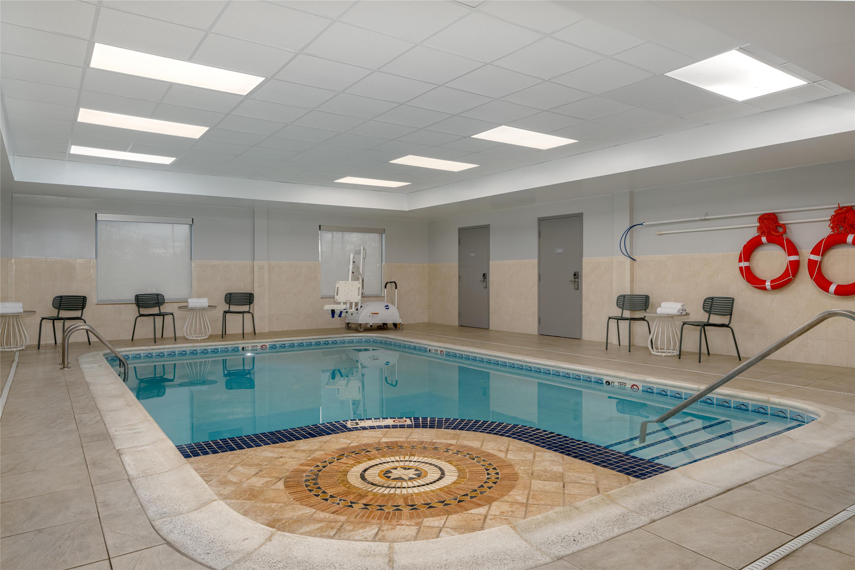 Pool | Spark by Hilton Rahway