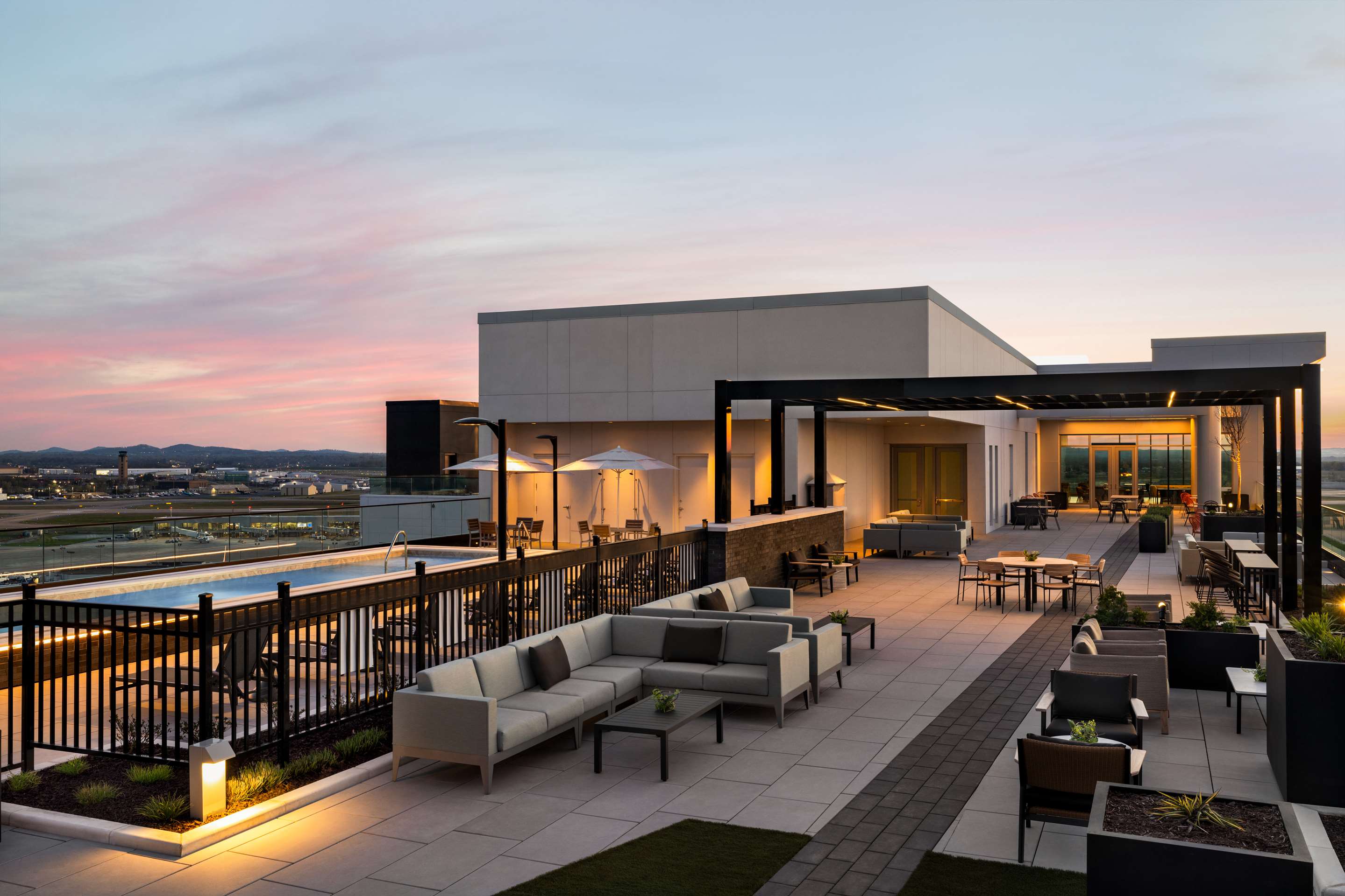 Restaurant | Hilton BNA Nashville Airport Terminal