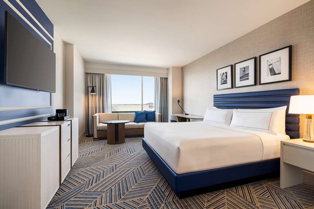 Hilton BNA Nashville Airport Terminal - Tap to explore photos