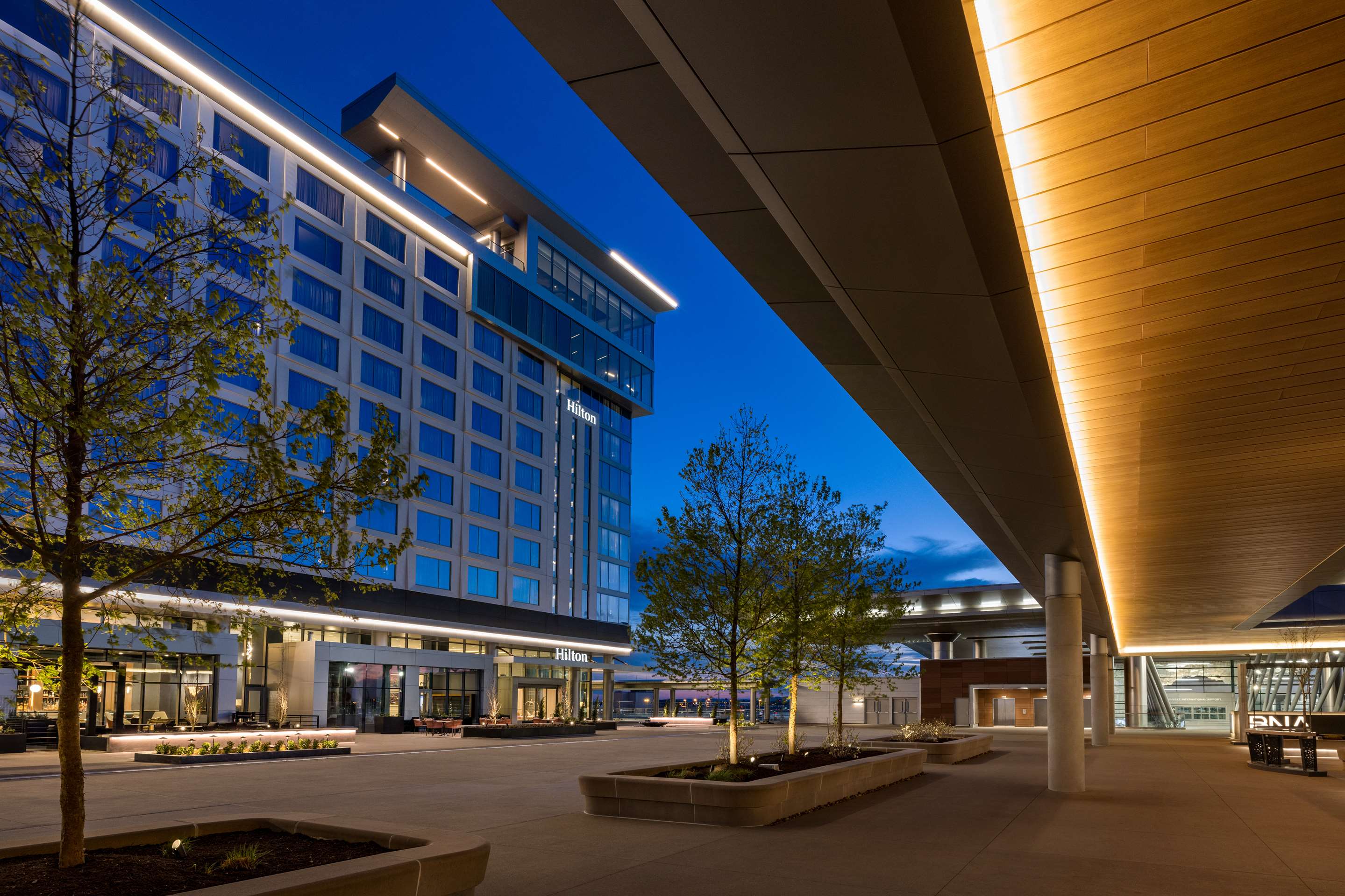 Exterior | Hilton BNA Nashville Airport Terminal