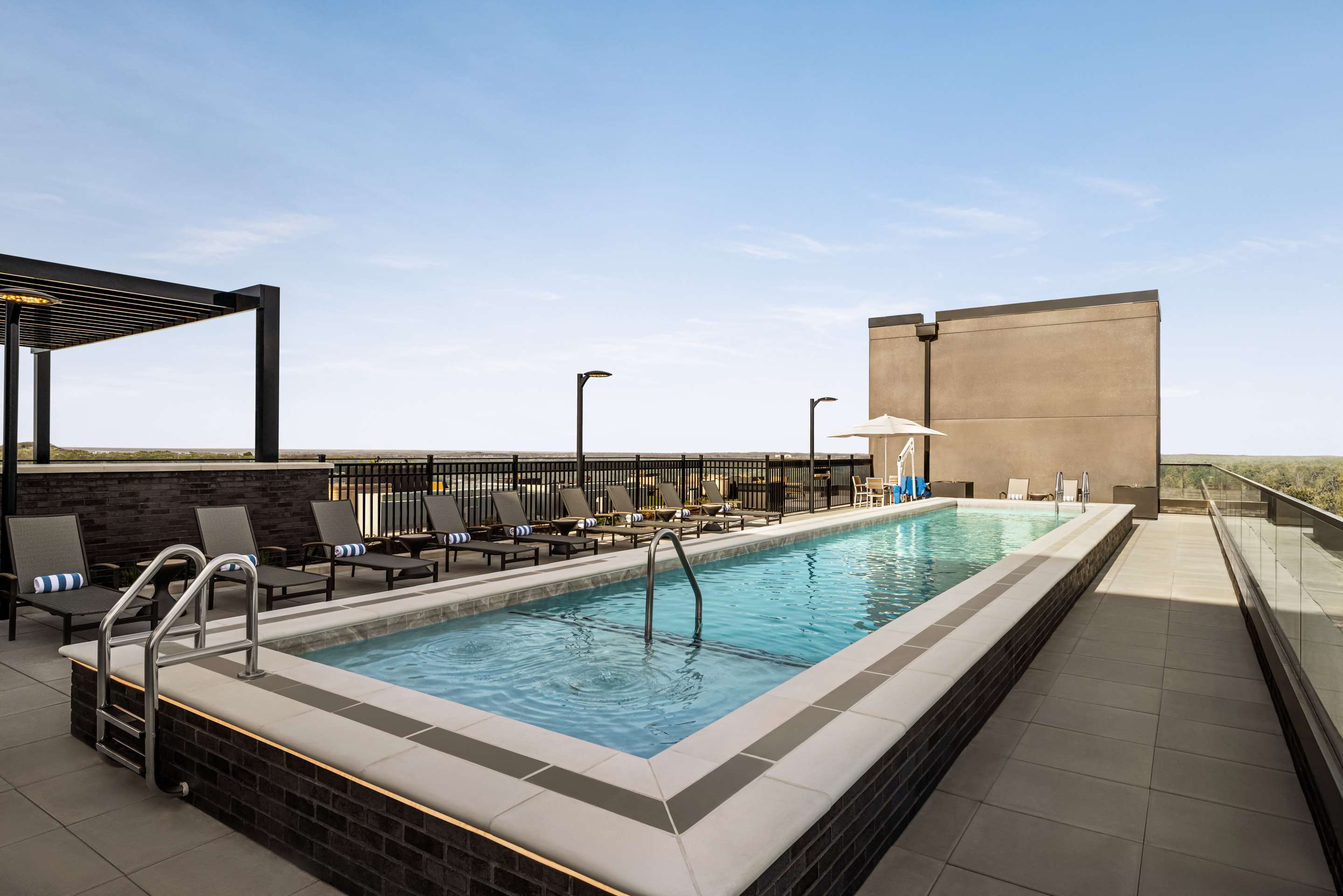 Pool | Hilton BNA Nashville Airport Terminal