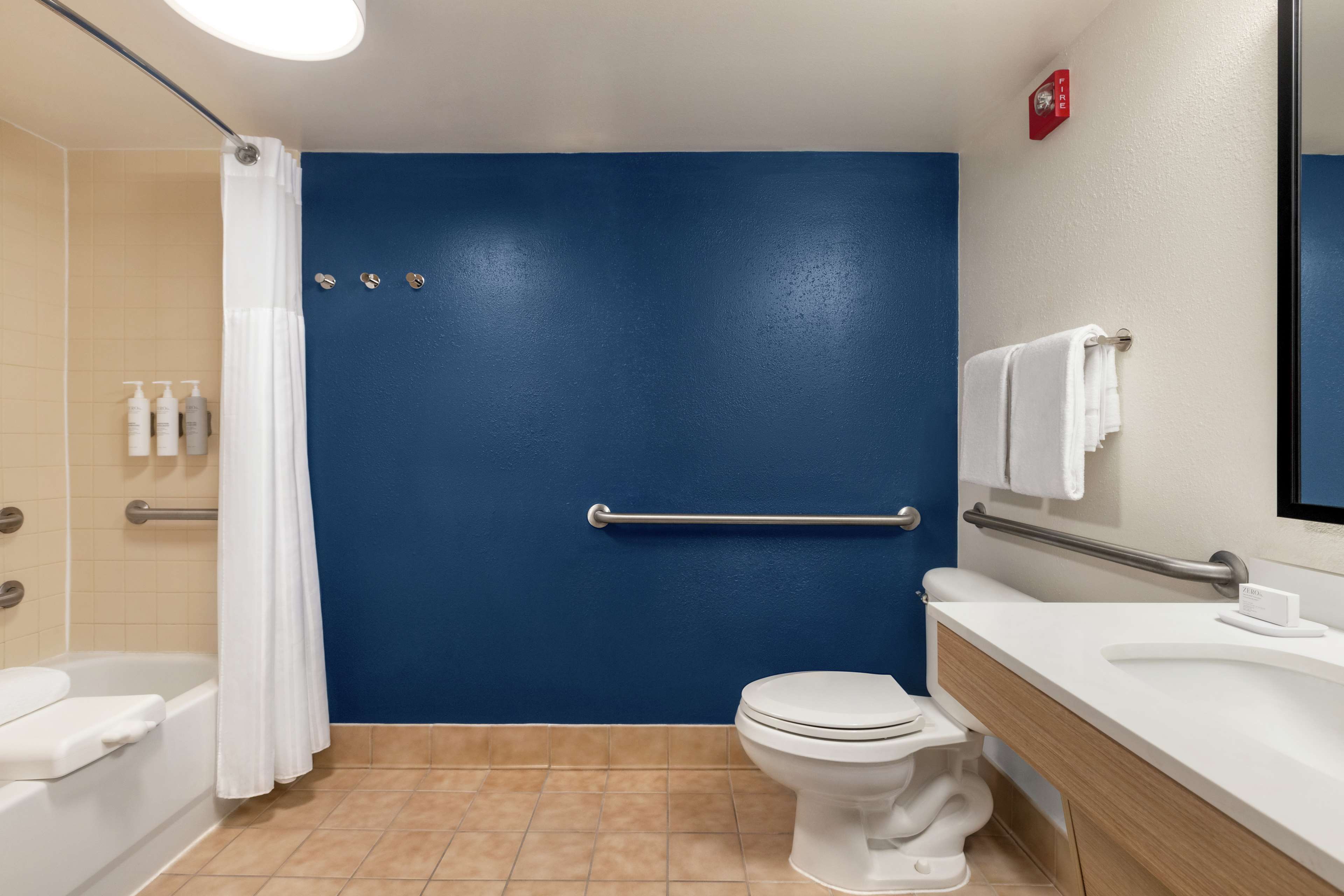 Spark by Hilton Orlando Universal Blvd Room Type - 2 QUEENS MOBIL ACCESS TUB