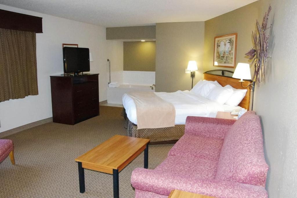 2 Room Superior King Jetted Tub Suite image
