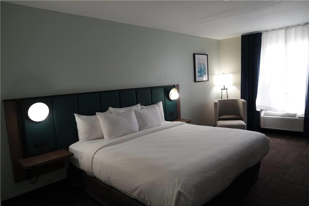 WINGATE BY WYNDHAM KINGS BAY NAVAL-guestroom-Guest Room,On-Site.jpg