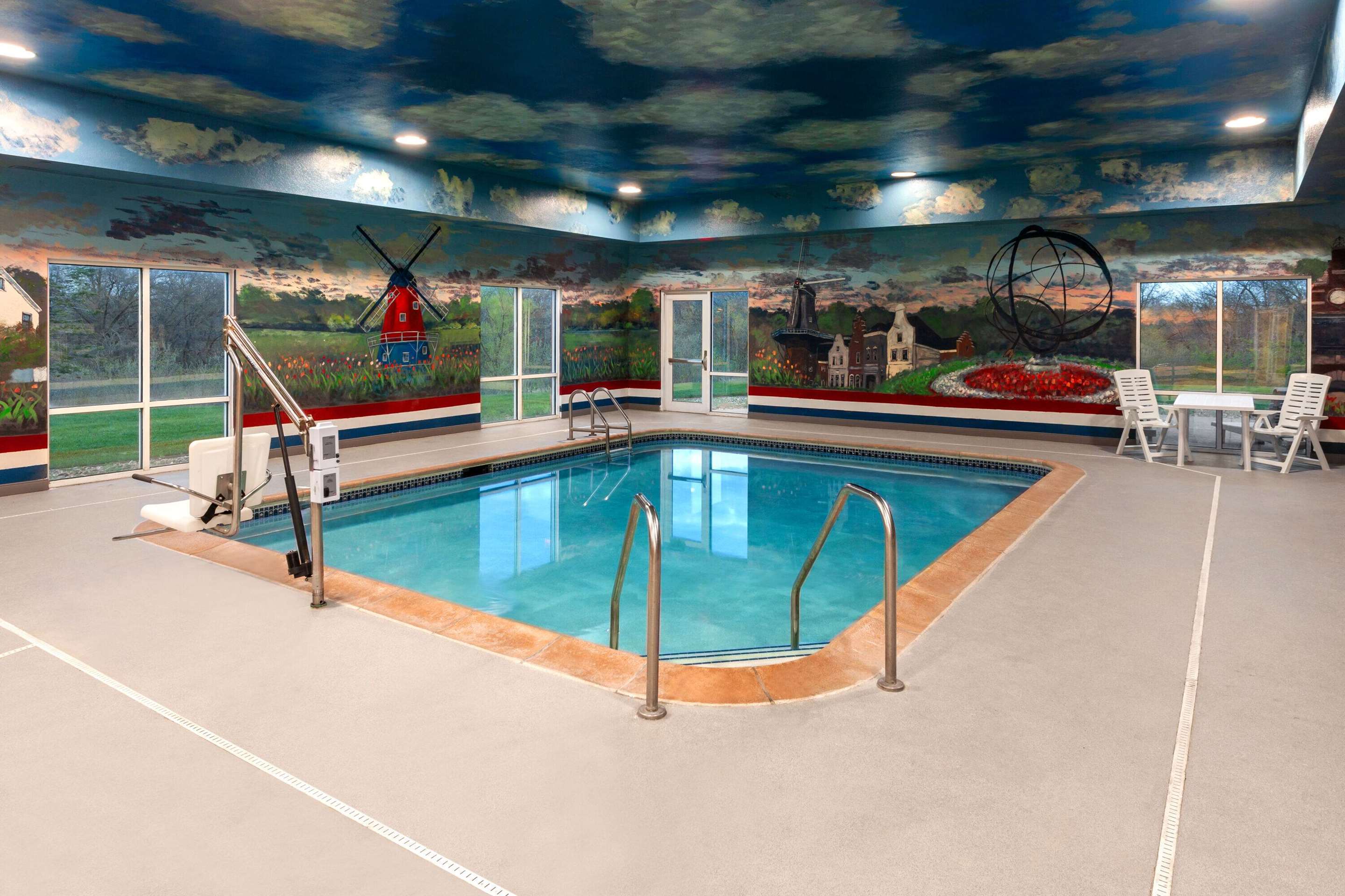 Pool - indoor | Links Bos Landen Hotel & Spa of Pella, Trademark by Wyndham