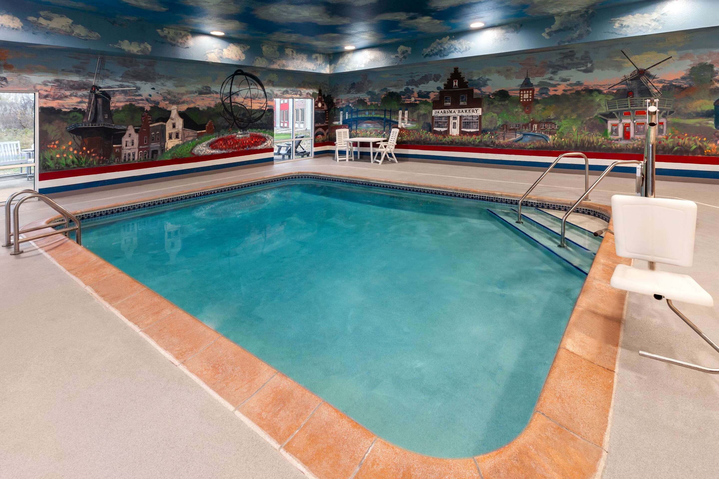 Pool - indoor | Links Bos Landen Hotel & Spa of Pella, Trademark by Wyndham