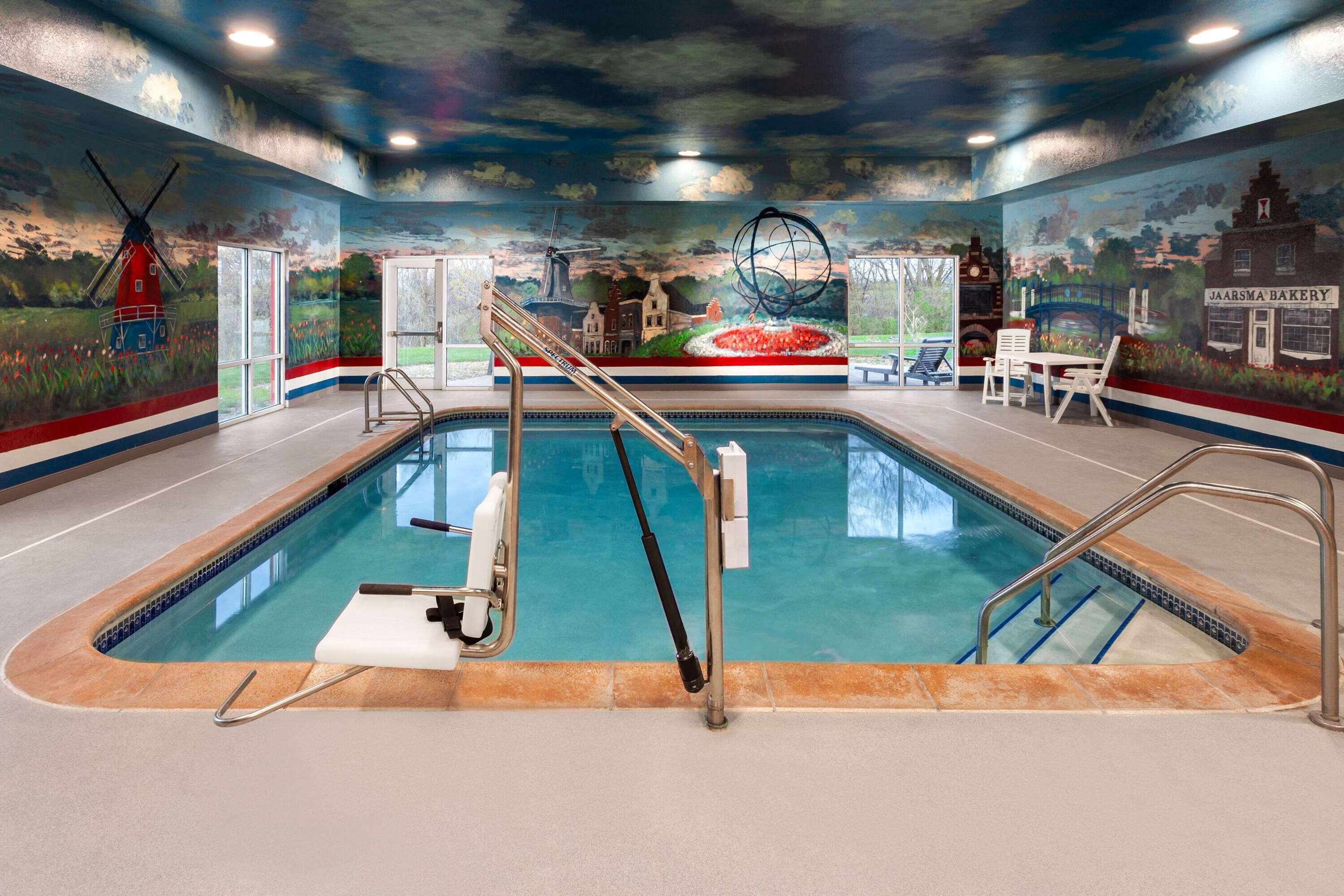 Pool - indoor | Links Bos Landen Hotel & Spa of Pella, Trademark by Wyndham