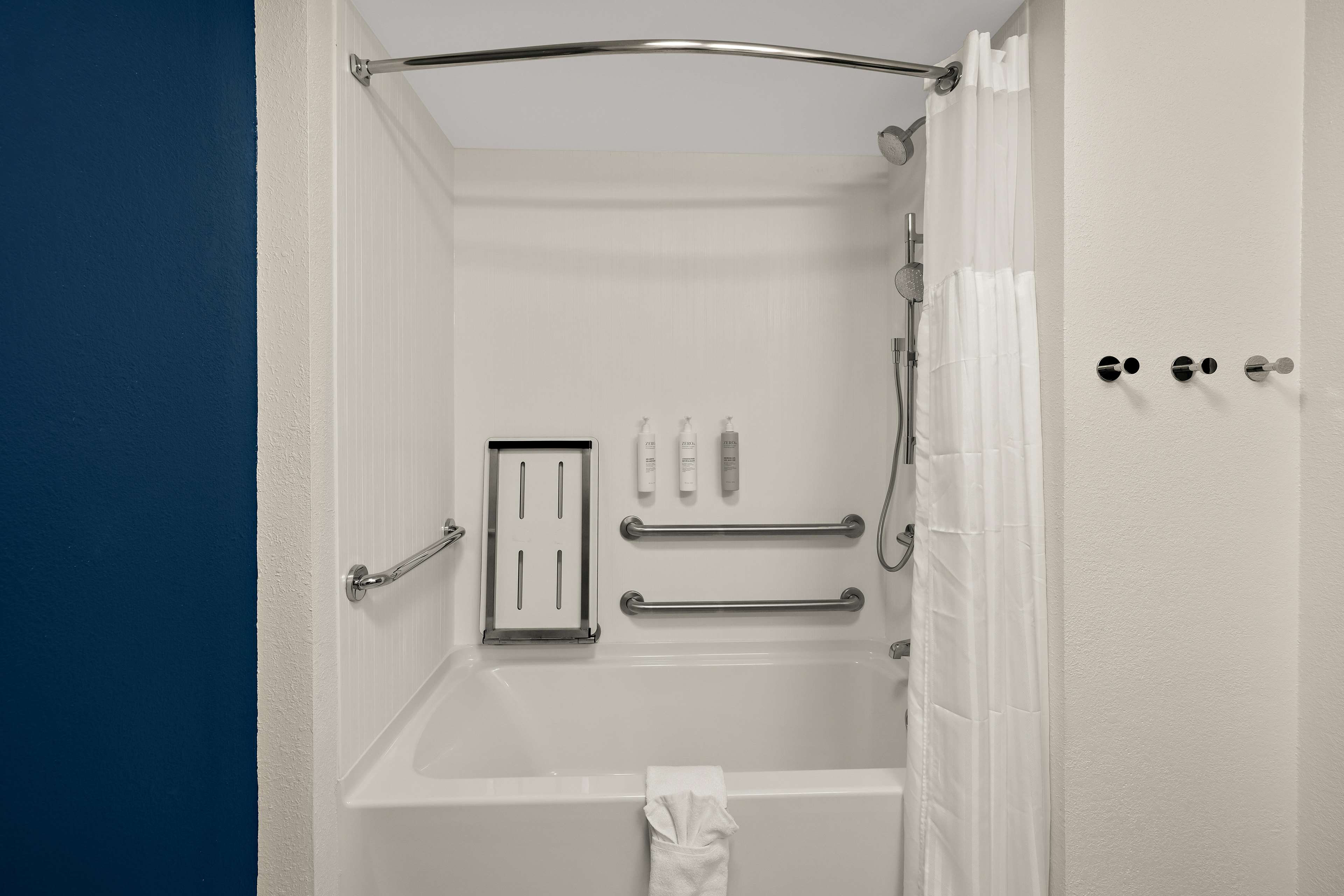 Spark by Hilton Tifton Room Type - 2QN MOB HEAR ACC W TUB