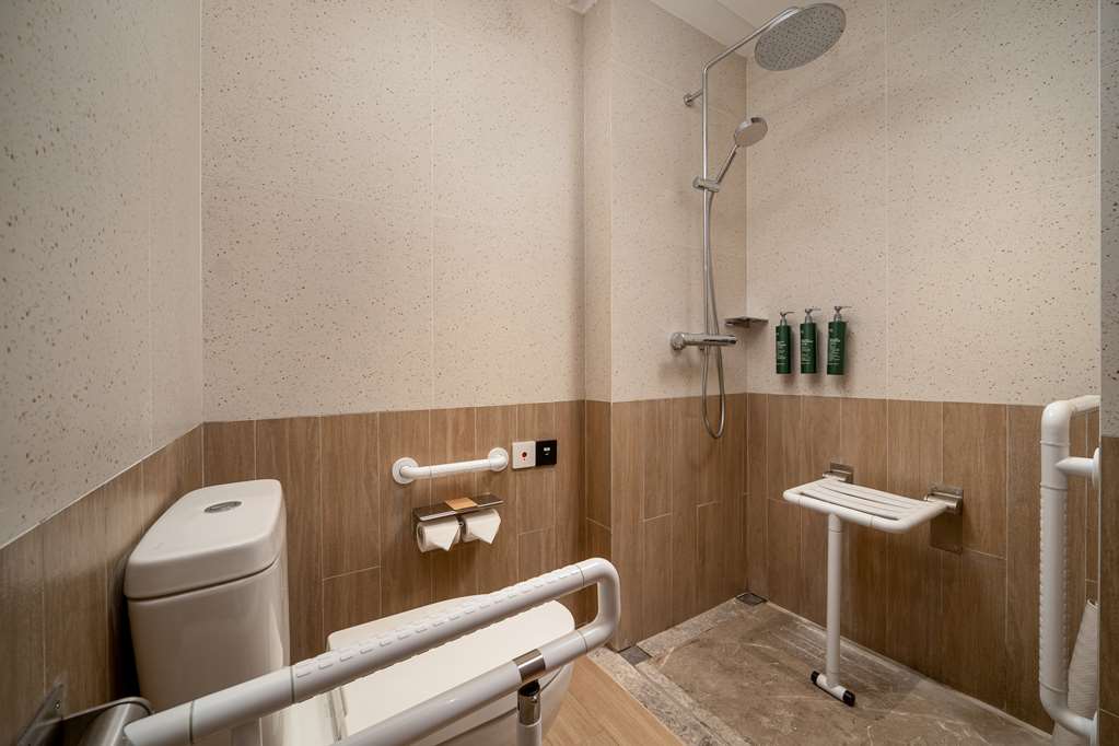 Hilton Garden Inn Shanghai Caoyang - Tap to explore photos