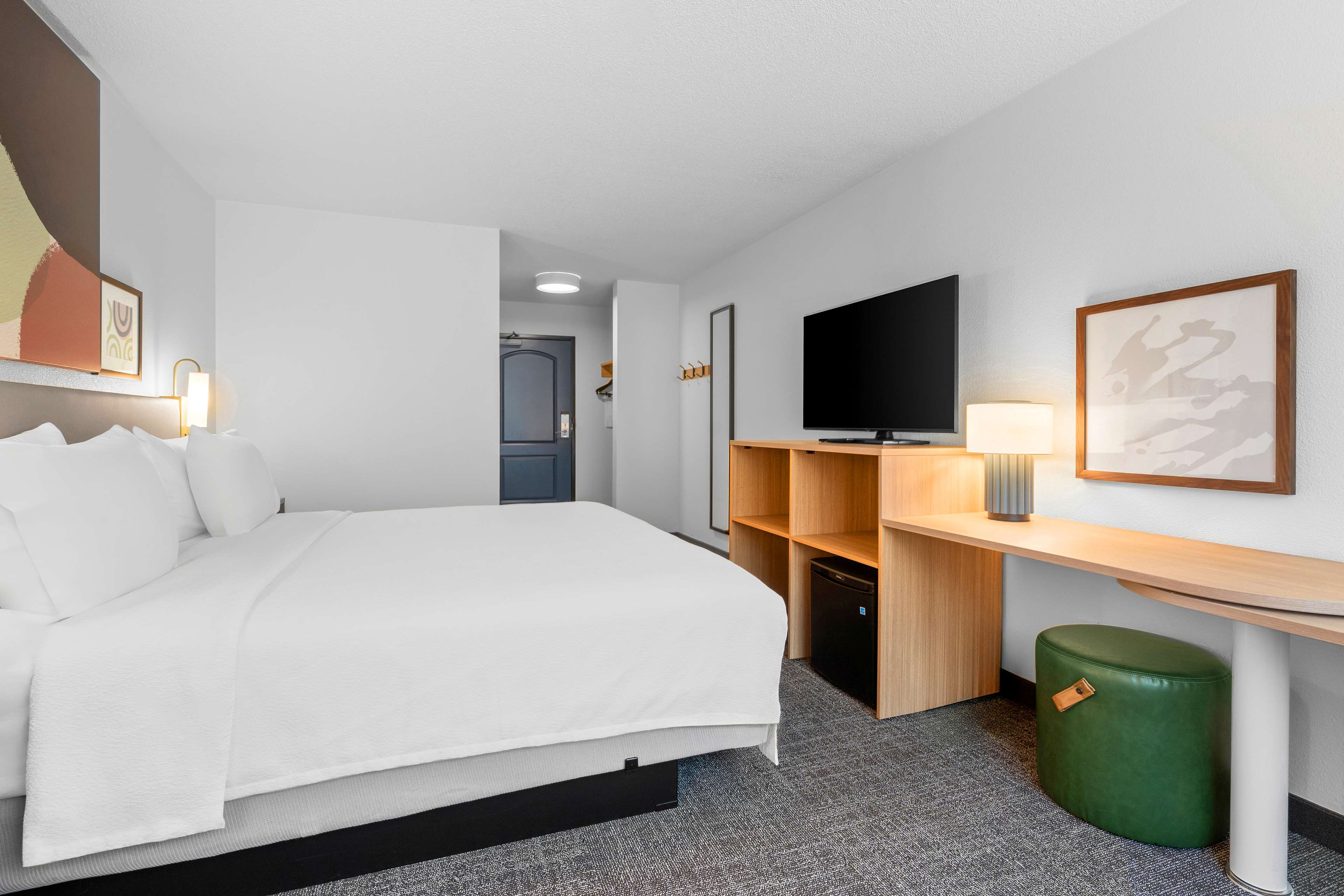Spark by Hilton Modesto Room Type - 1 KING BED
