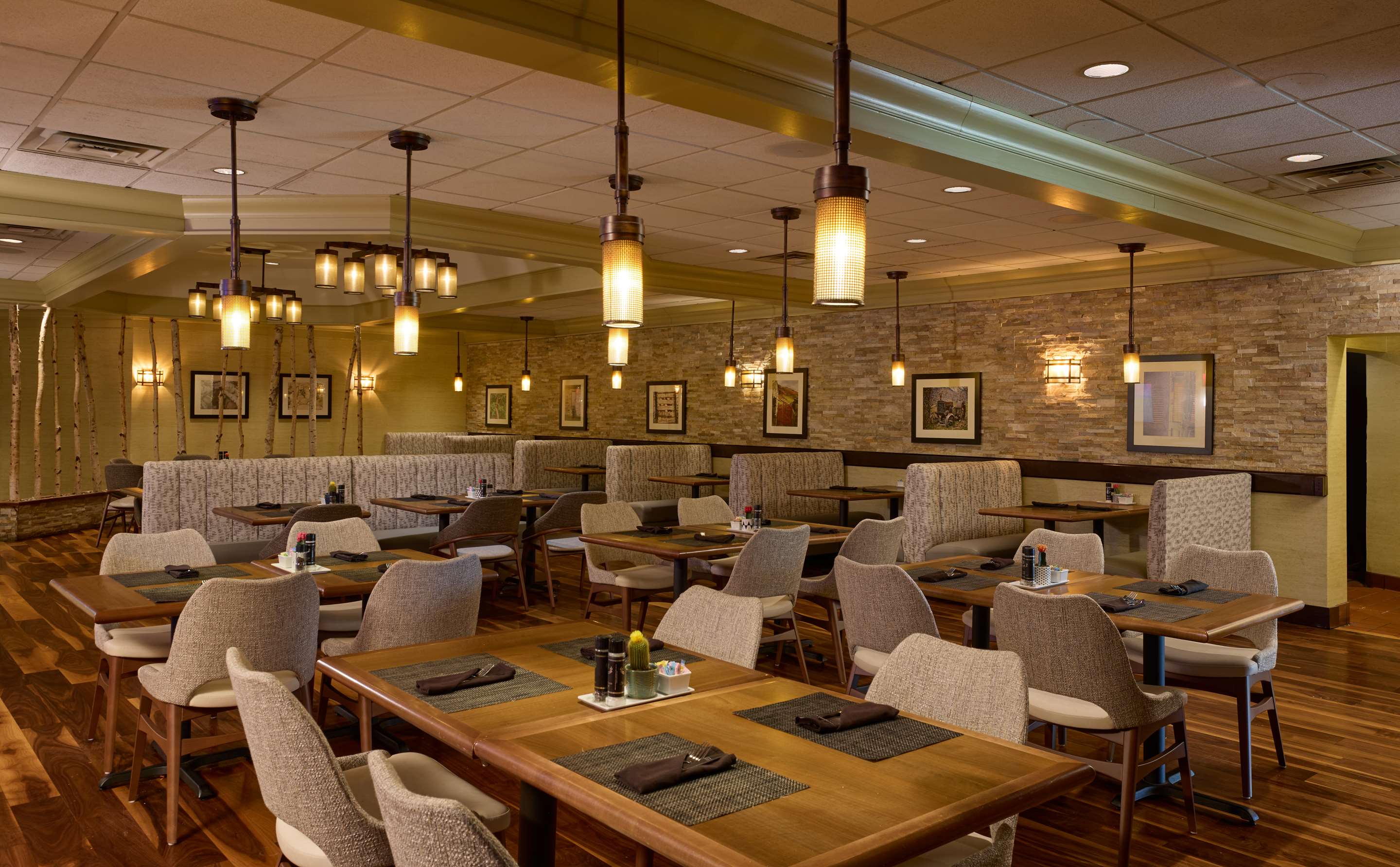 Restaurant | DoubleTree by Hilton Minneapolis Airport, MN