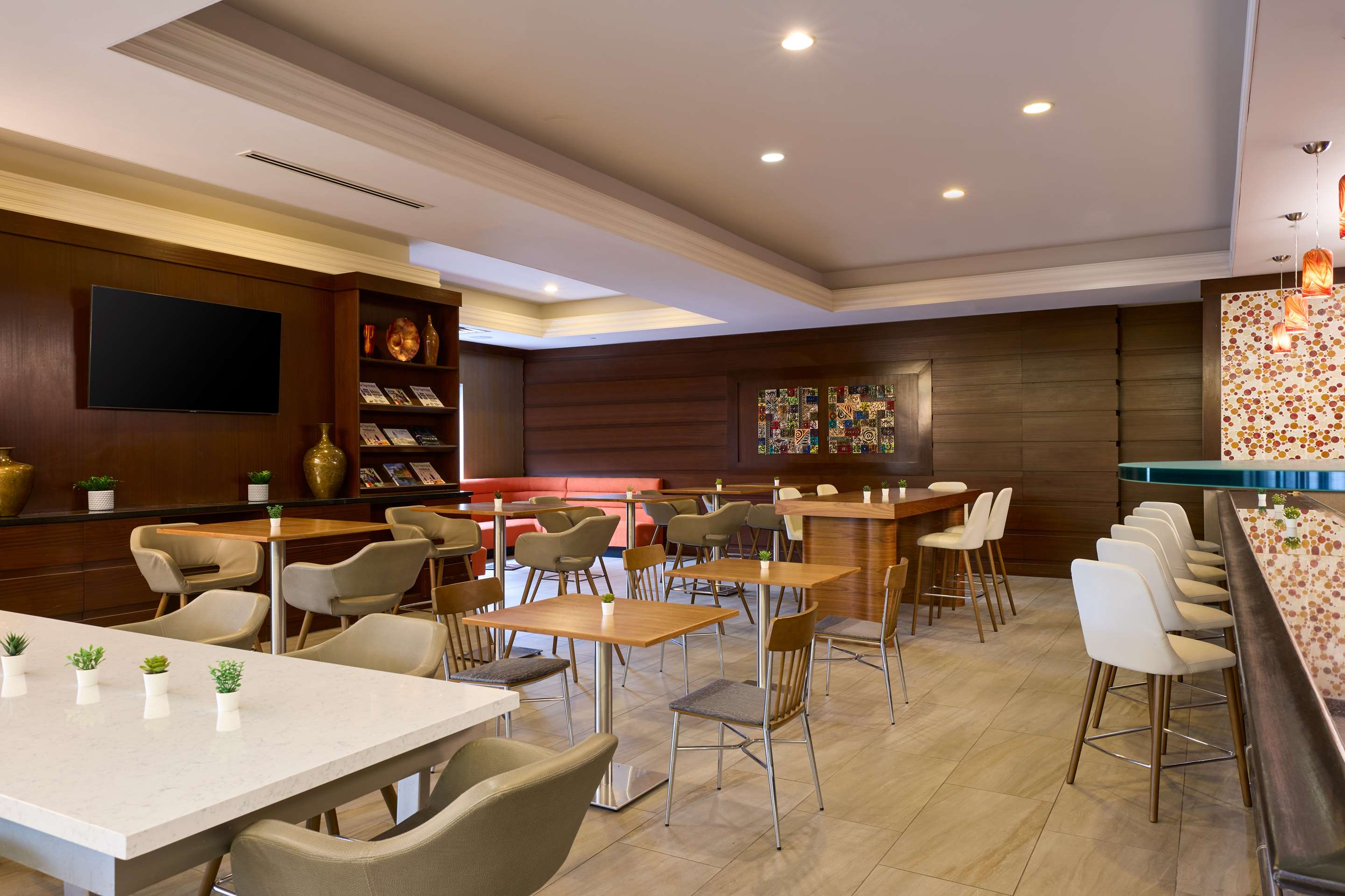 Restaurant | DoubleTree by Hilton Minneapolis Airport, MN