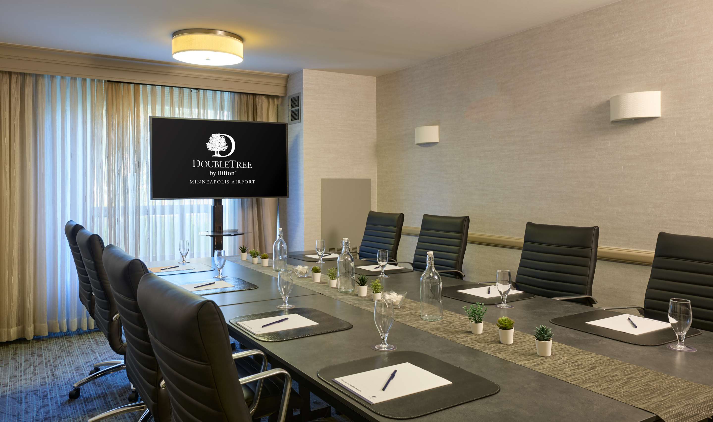 Meeting Room | DoubleTree by Hilton Minneapolis Airport, MN