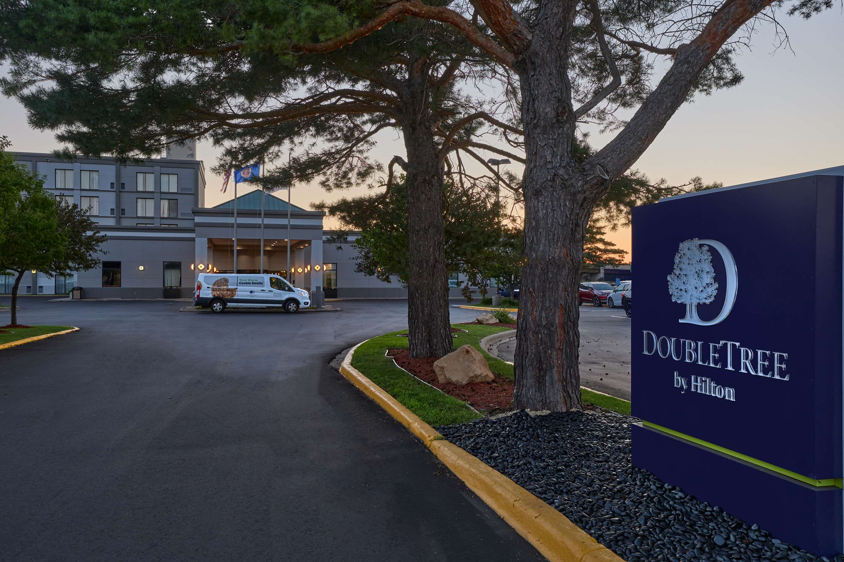 Exterior | DoubleTree by Hilton Minneapolis Airport, MN