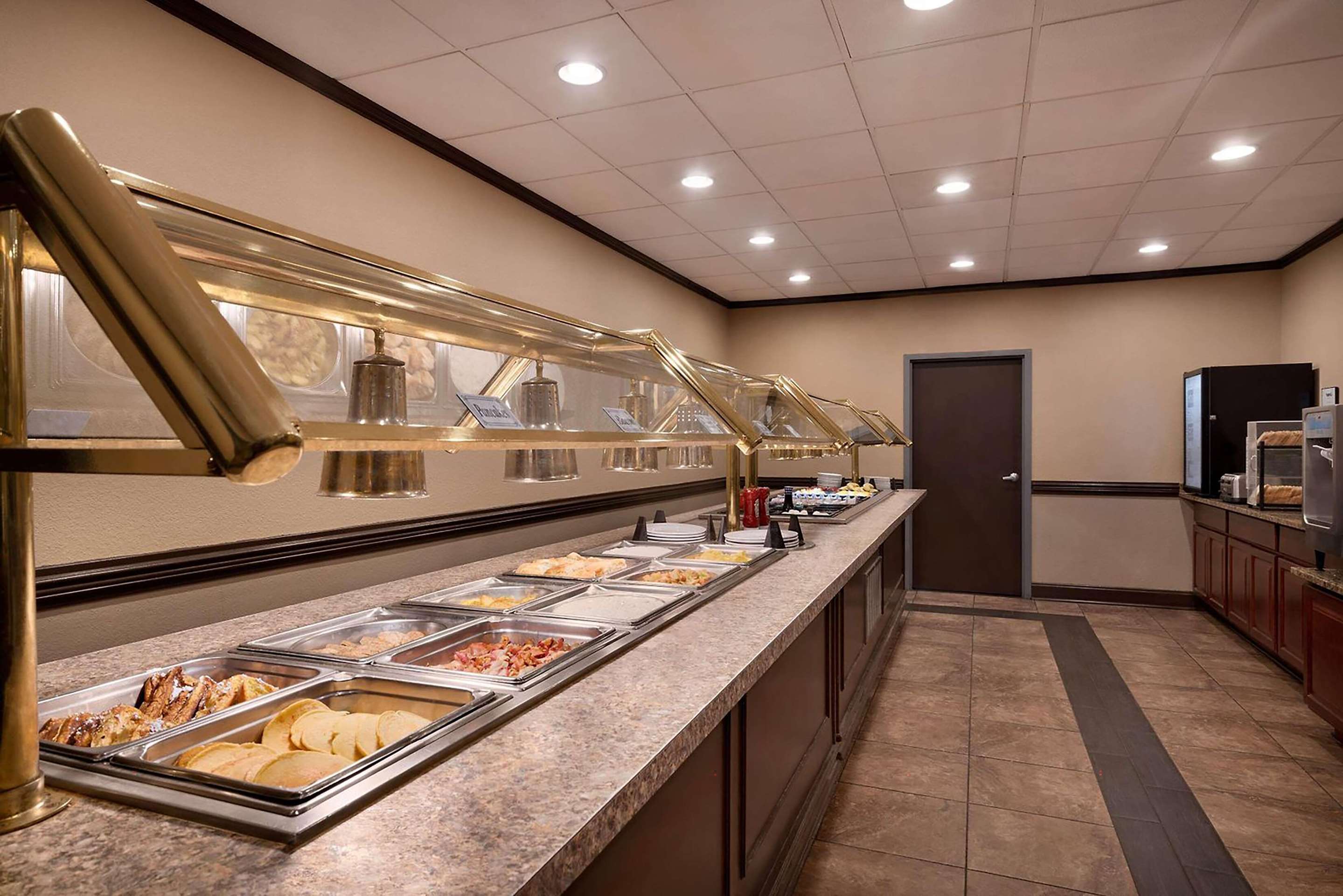 Breakfast Area | Baymont by Wyndham Culpeper
