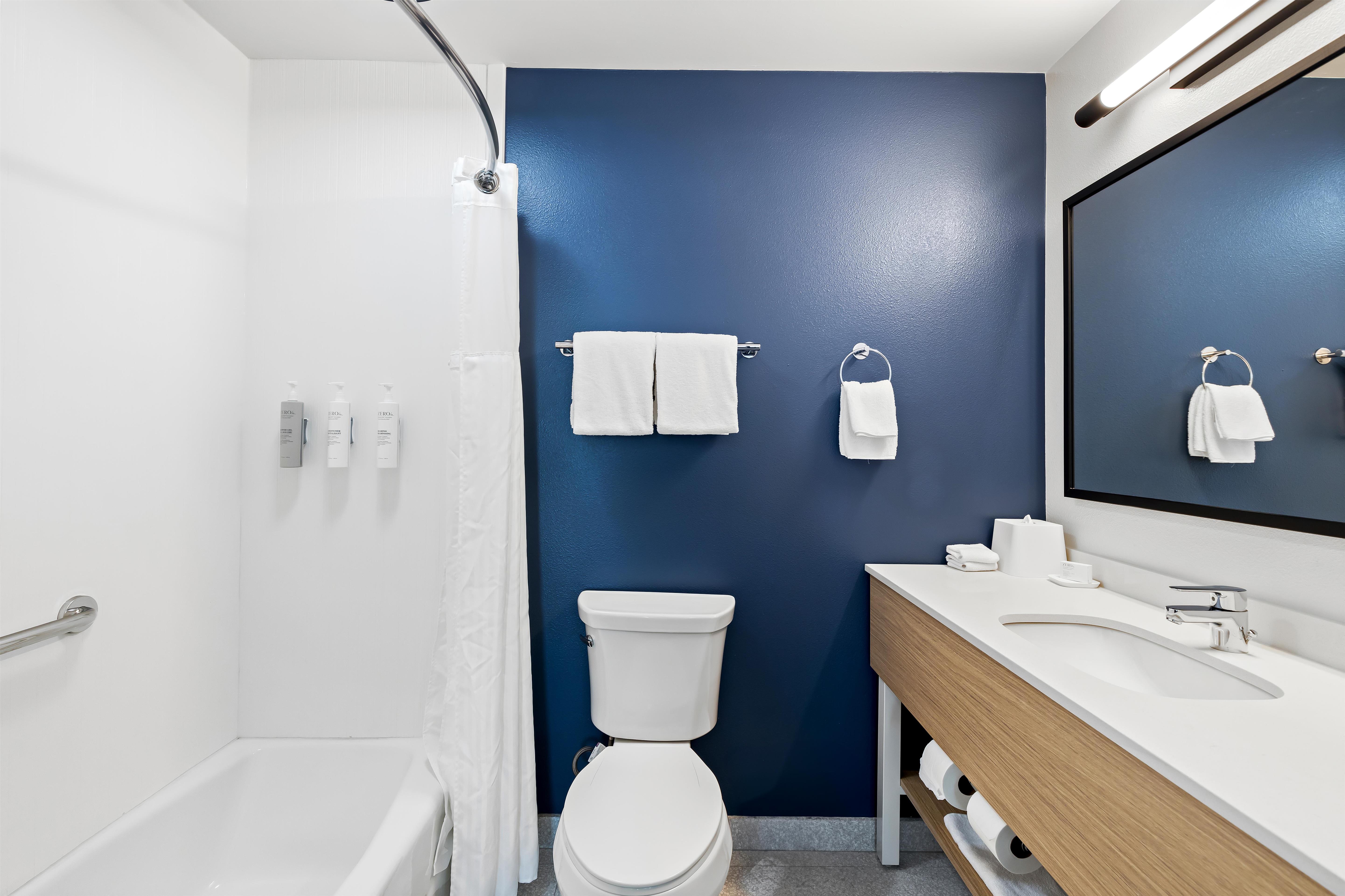 Spark by Hilton Redlands Room Type - 1 KING SUITE