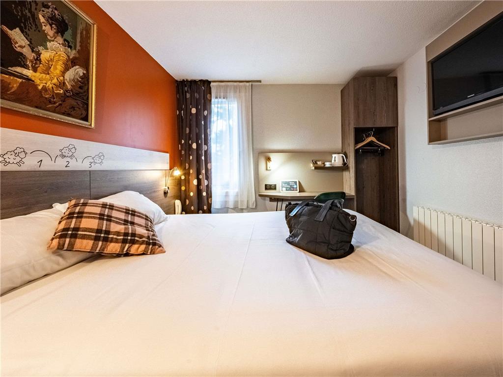 Hotel Massieux Lyon Nord - Tap to explore photos