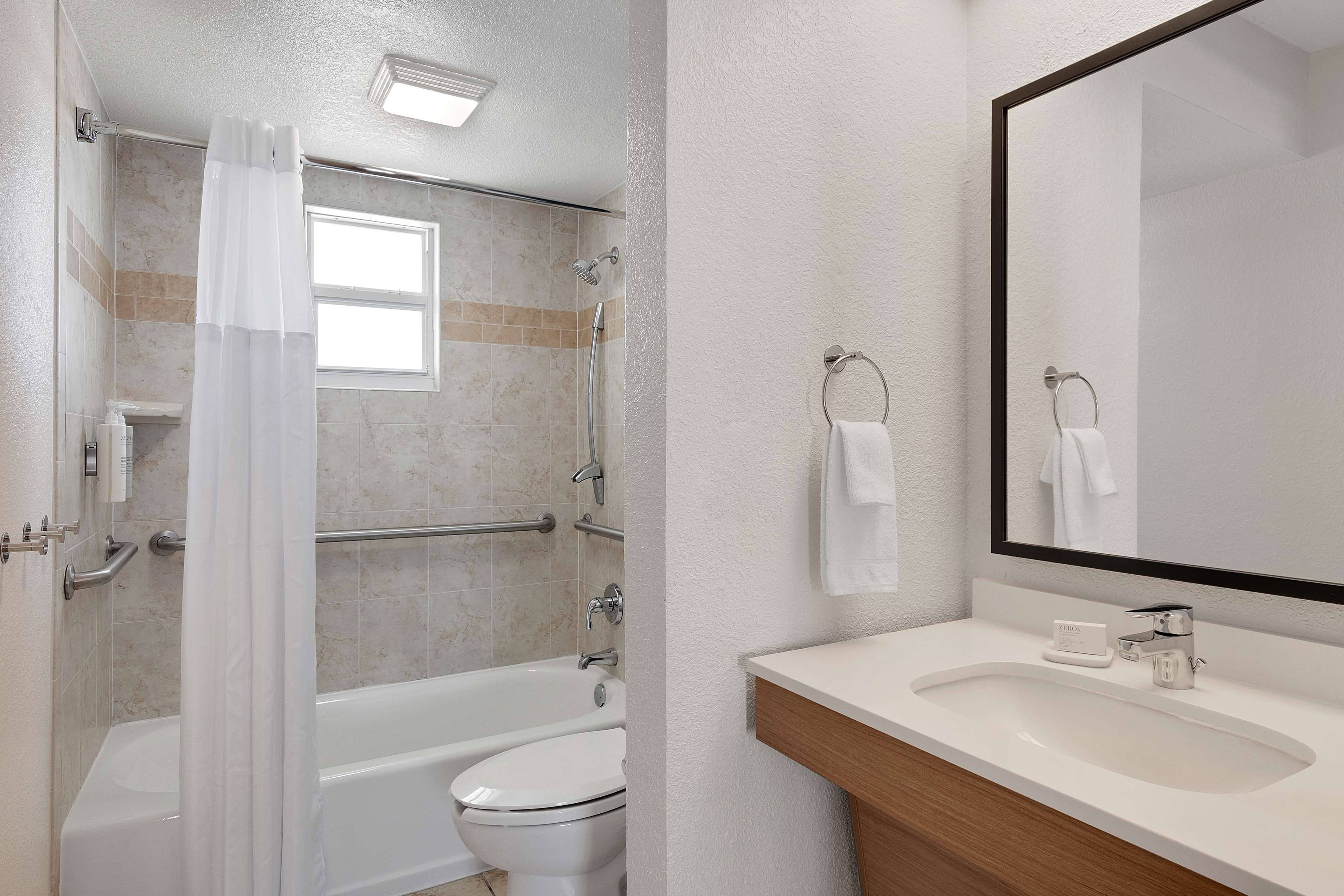 Spark by Hilton Ormond Beach Oceanfront Room Type - 2 QUEENS W  SOFABED