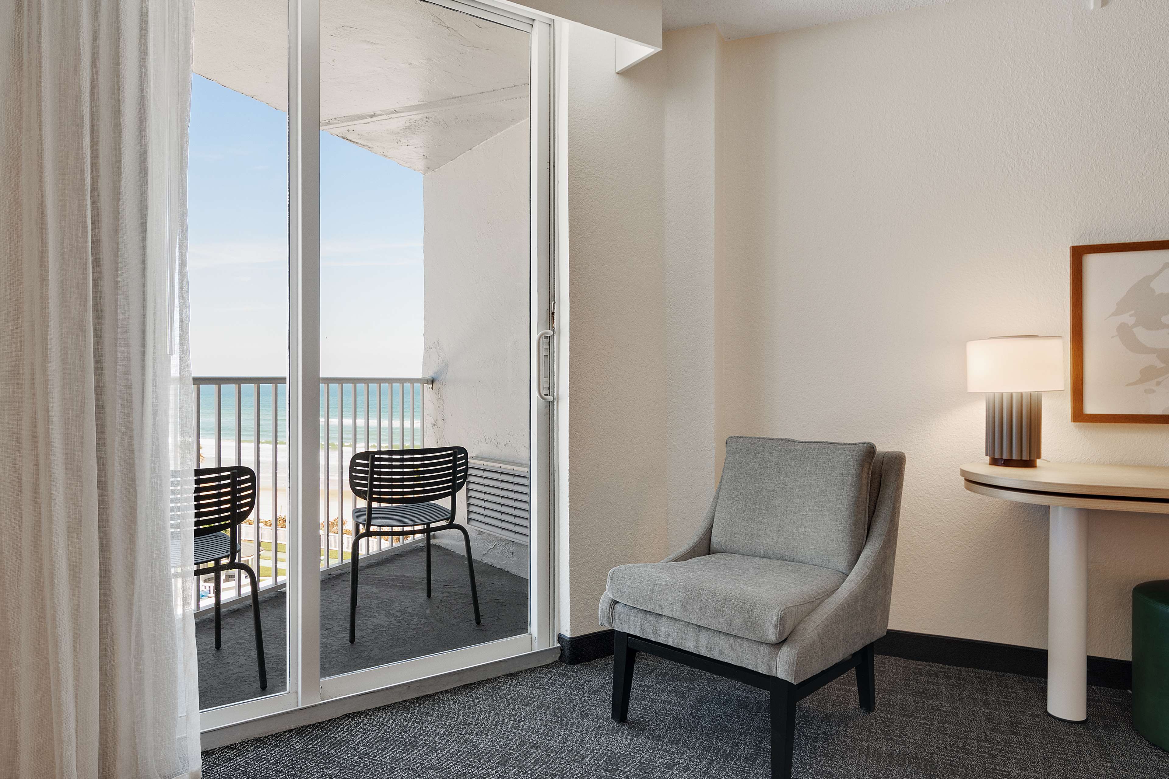 Spark by Hilton Ormond Beach Oceanfront Room Type - 1 KING BED