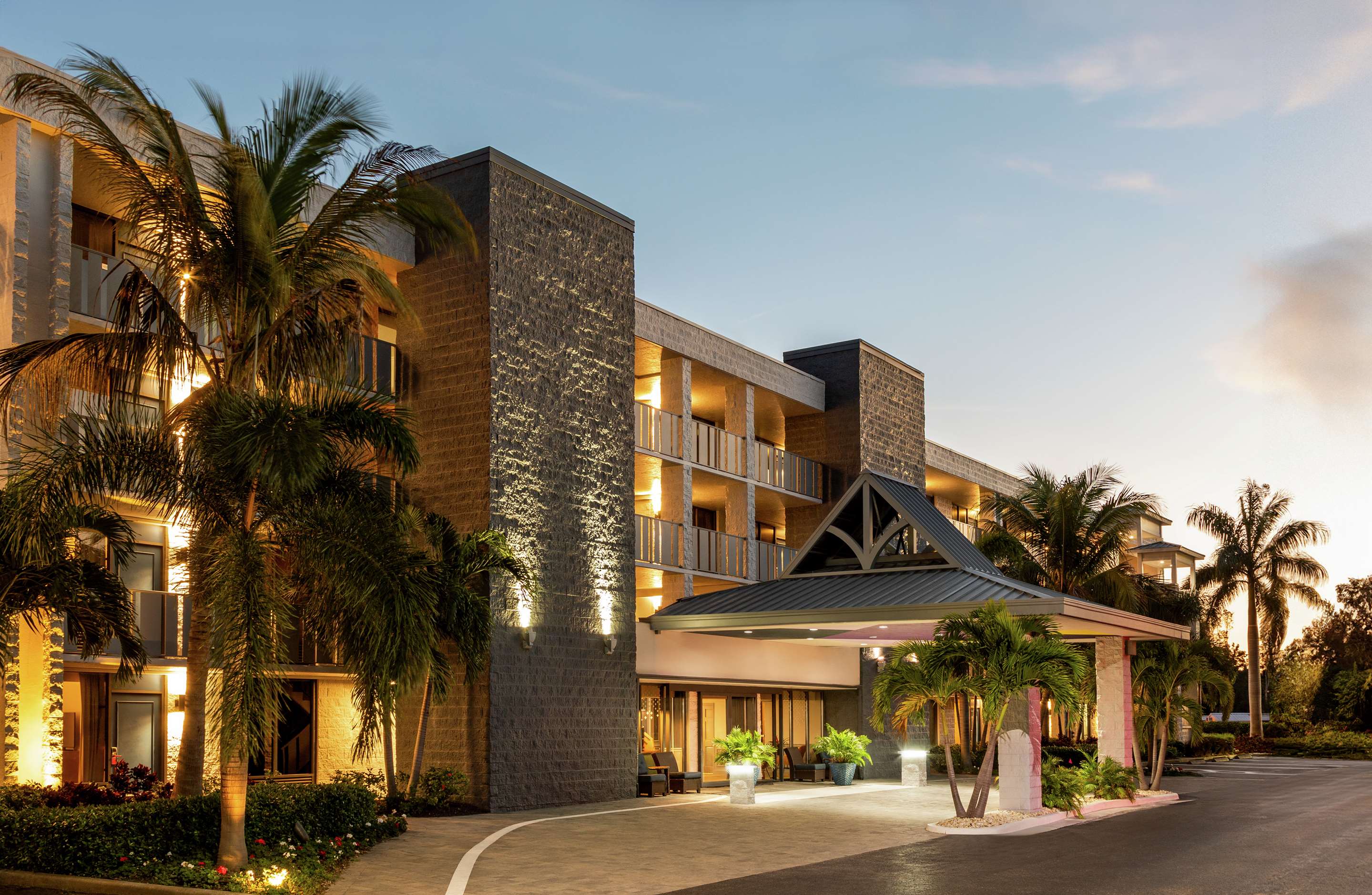 Exterior | Spark by Hilton Sarasota Siesta Key Gateway