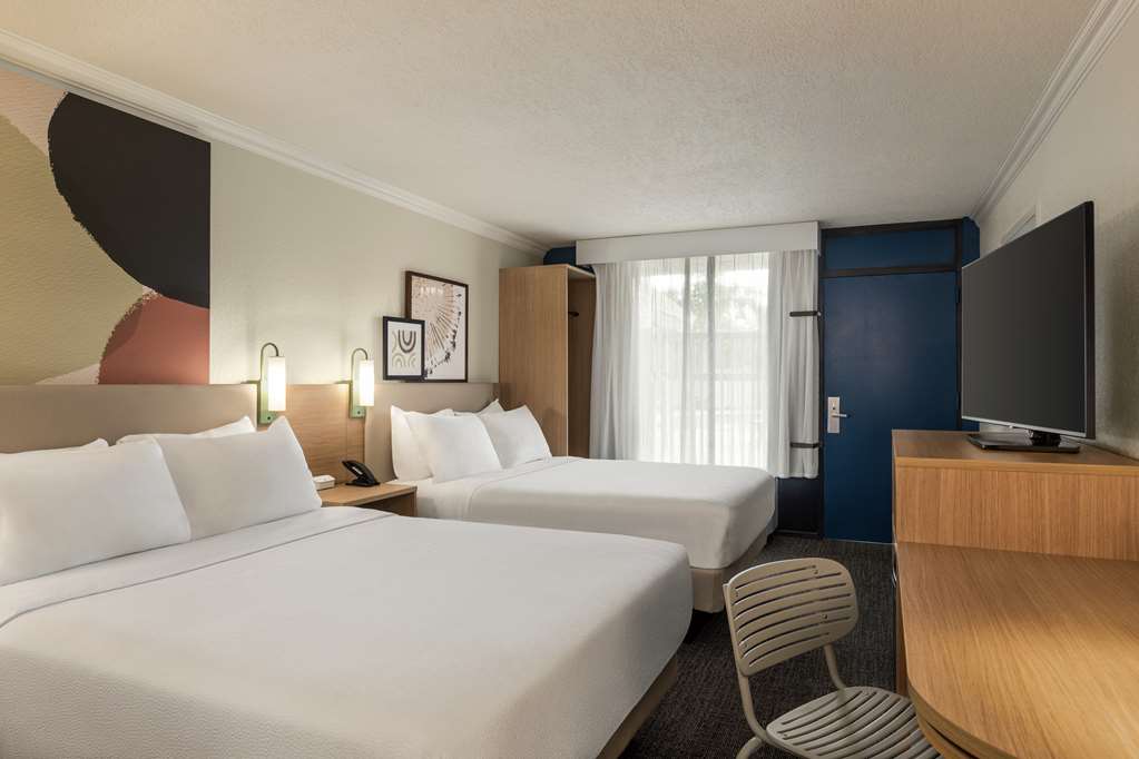 SPARK SARASOTA SIESTA KEY GATEWAY-guestroom-Guest Room,On-Site.jpg