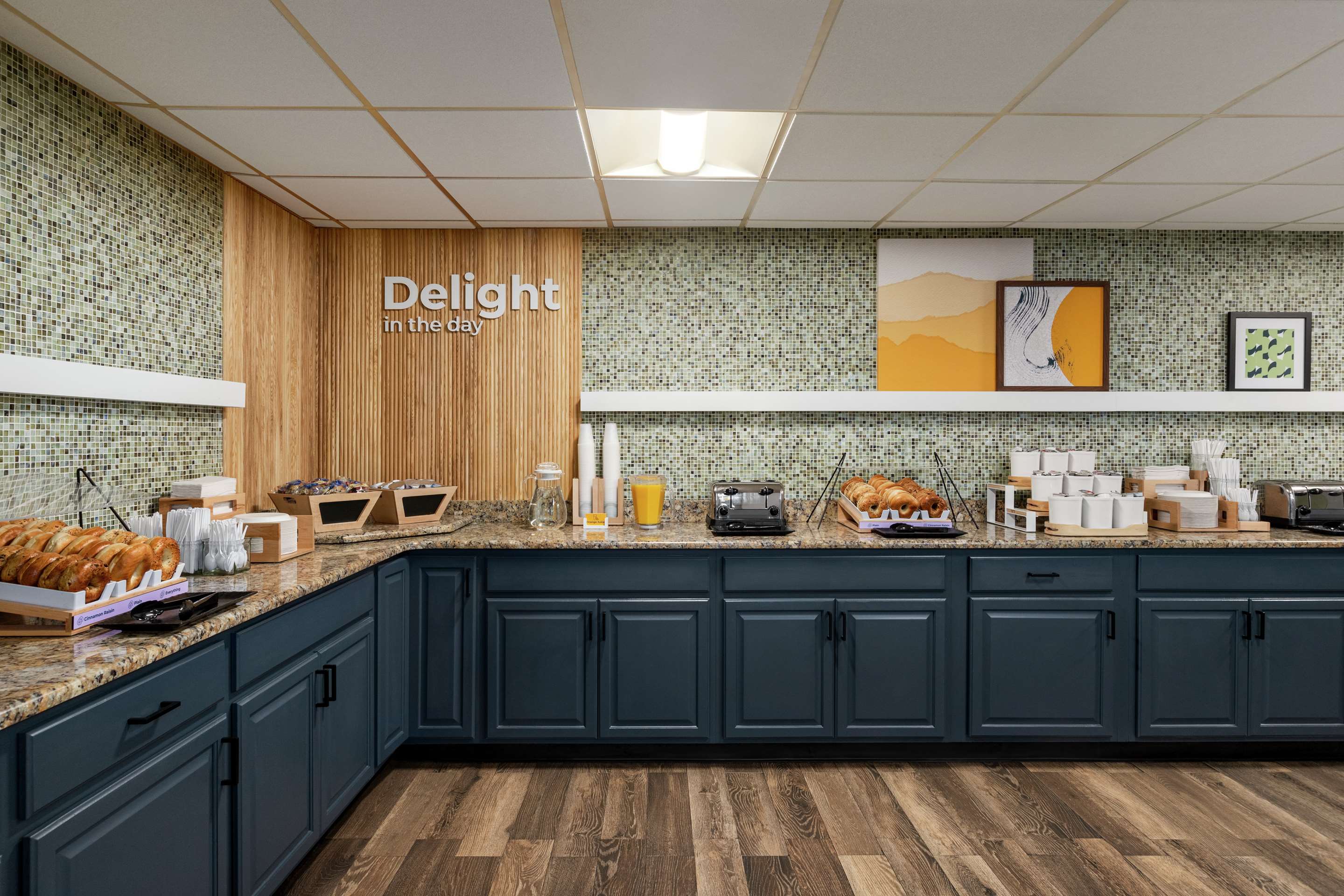 Breakfast Area | Spark by Hilton Sarasota Siesta Key Gateway