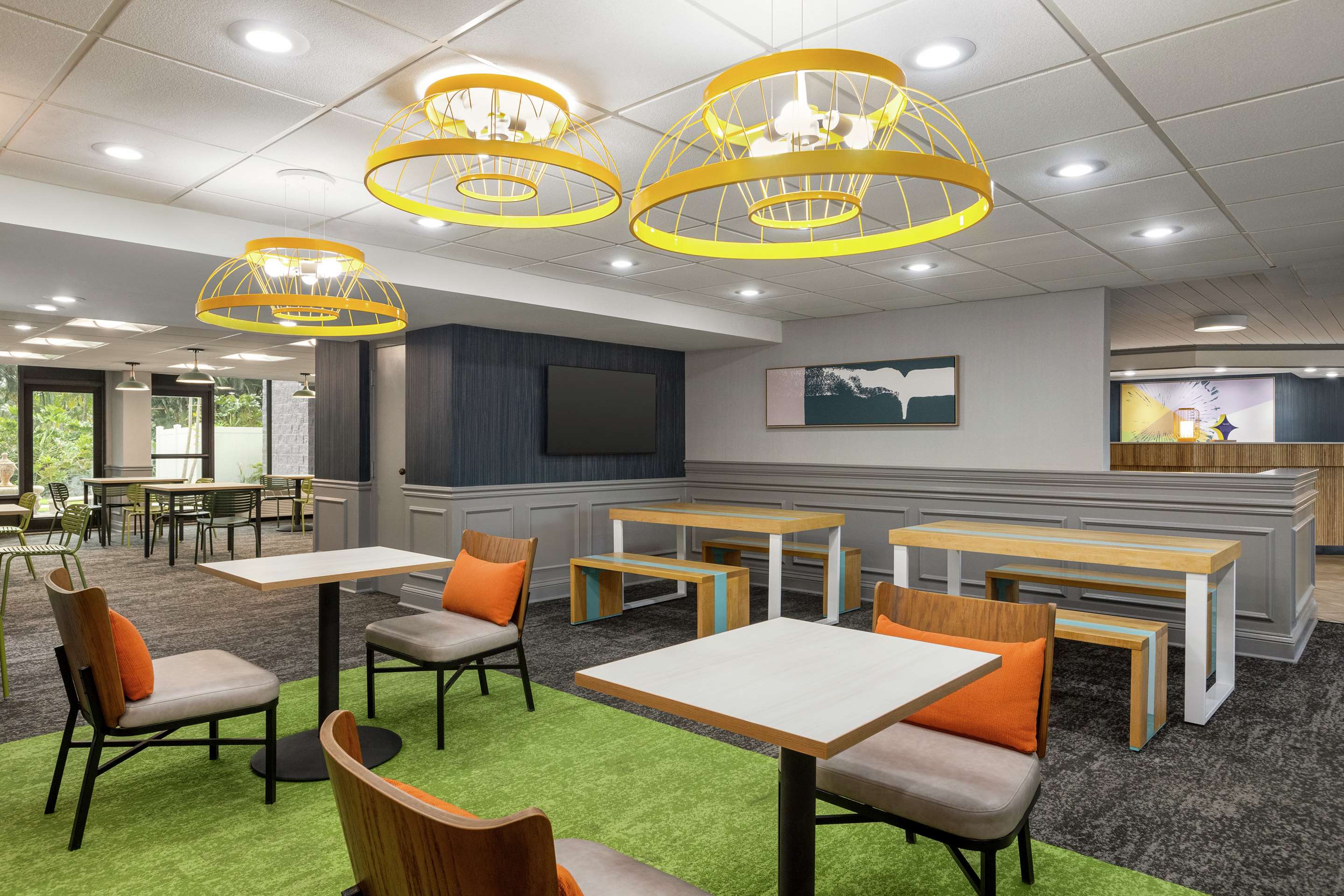 Breakfast Area | Spark by Hilton Sarasota Siesta Key Gateway