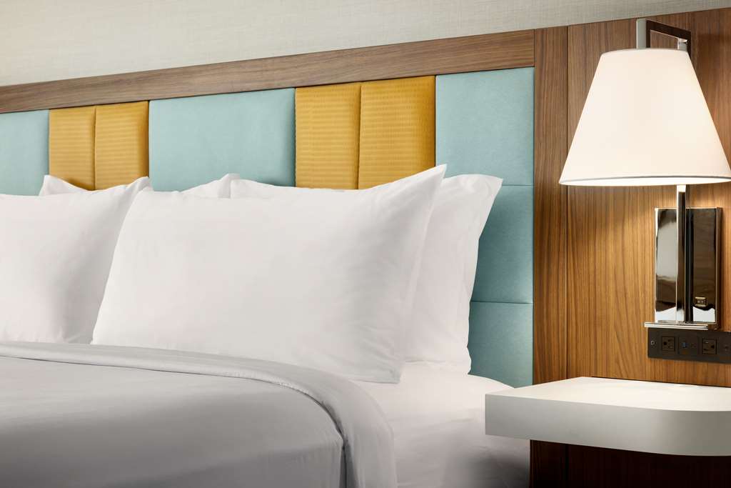 HAMPTON INN AND SUITES MAUI-guestroom-Guest Room,On-Site.jpg